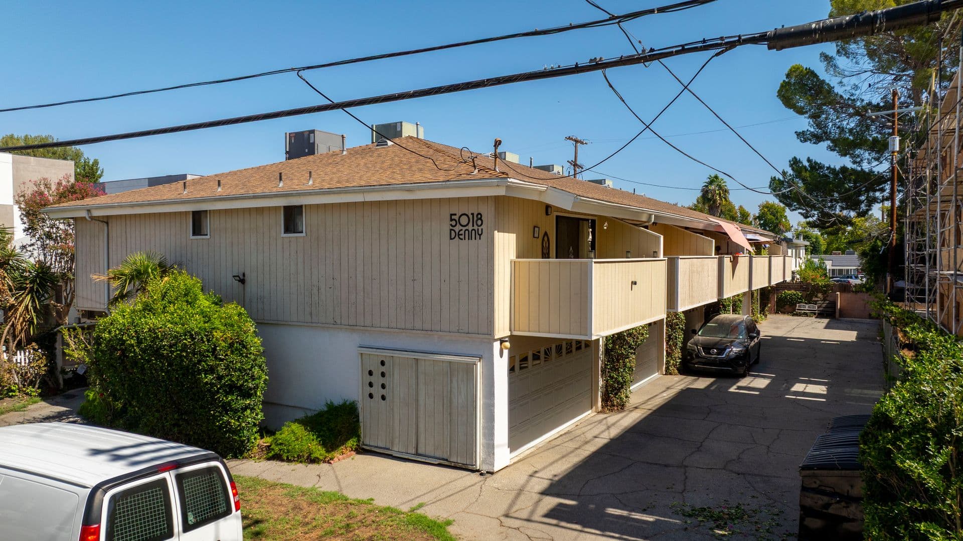 North Hollywood Apartment: 5018 Denny Ave