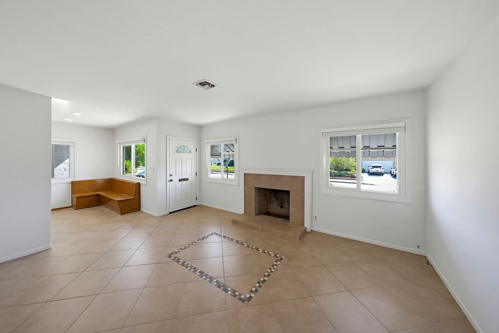 Montclair House: 5564 Princeton St