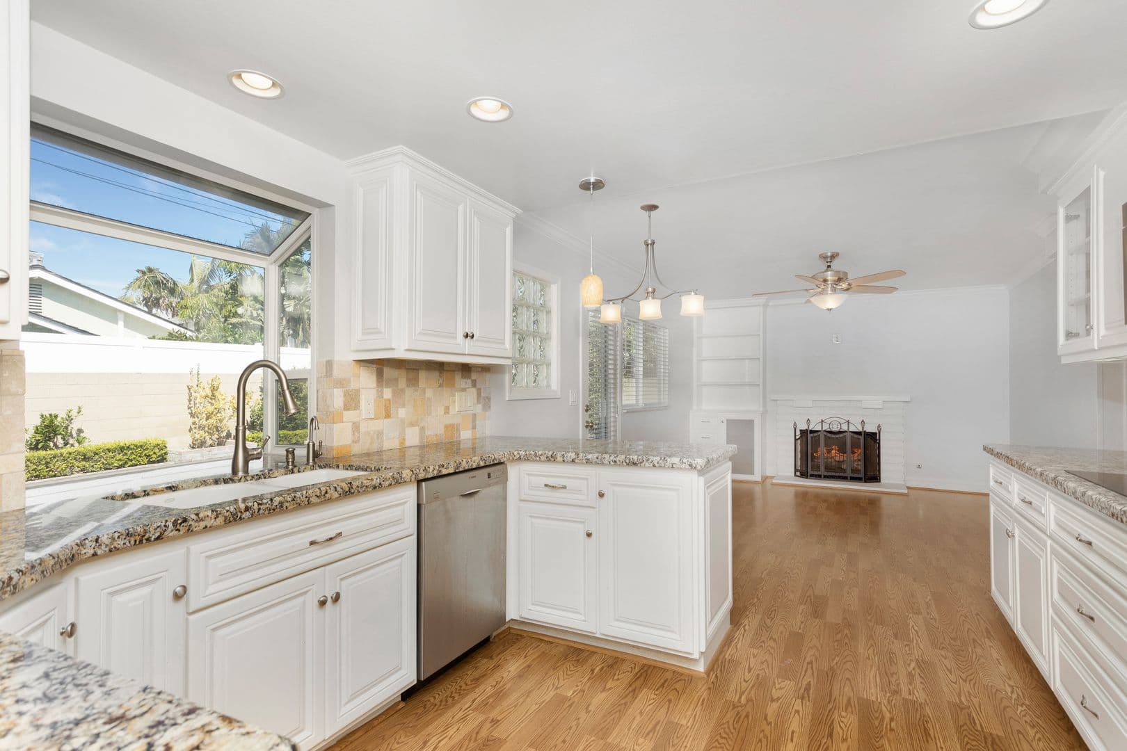 Huntington Beach House: 9091 Aloha Drive