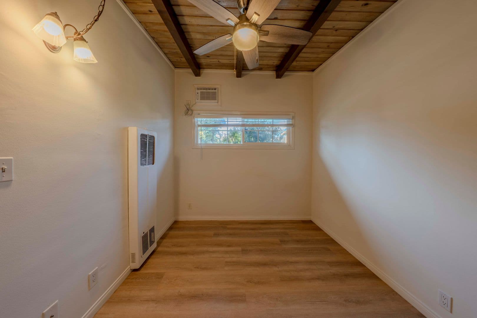 Costa Mesa Apartment: 130 East 20th Street