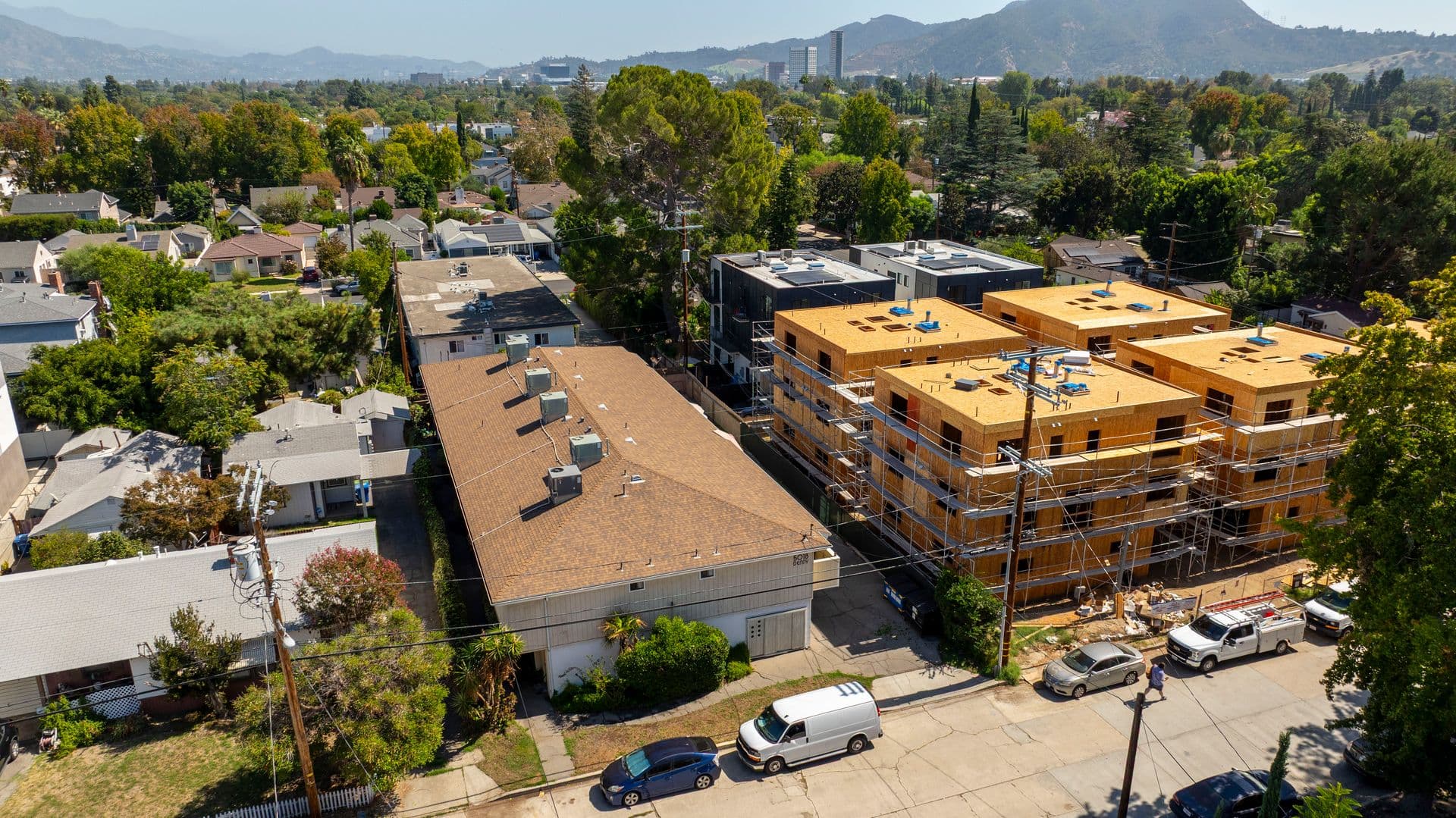North Hollywood Apartment: 5018 Denny Ave