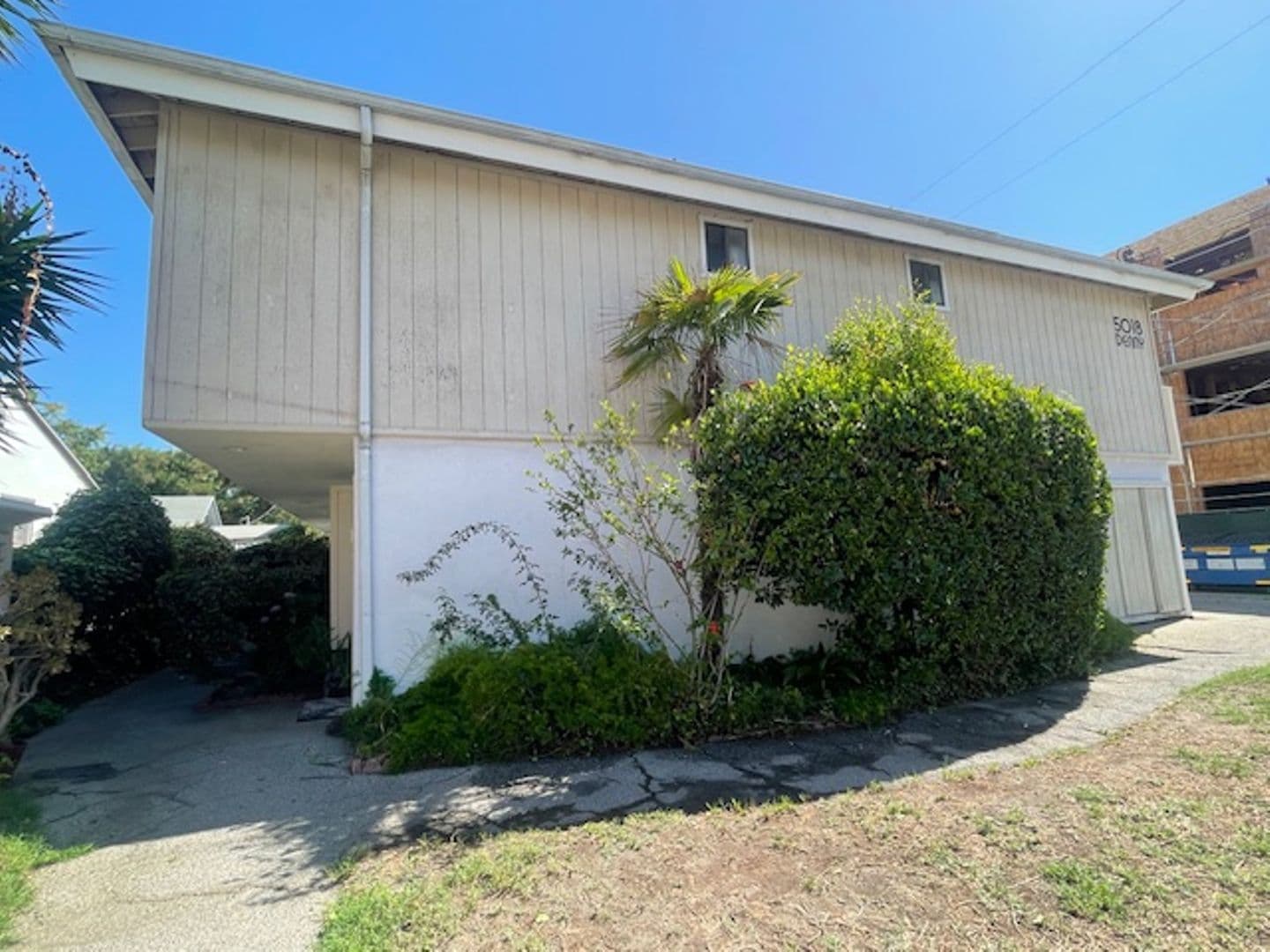 North Hollywood Apartment: 5018 Denny Ave