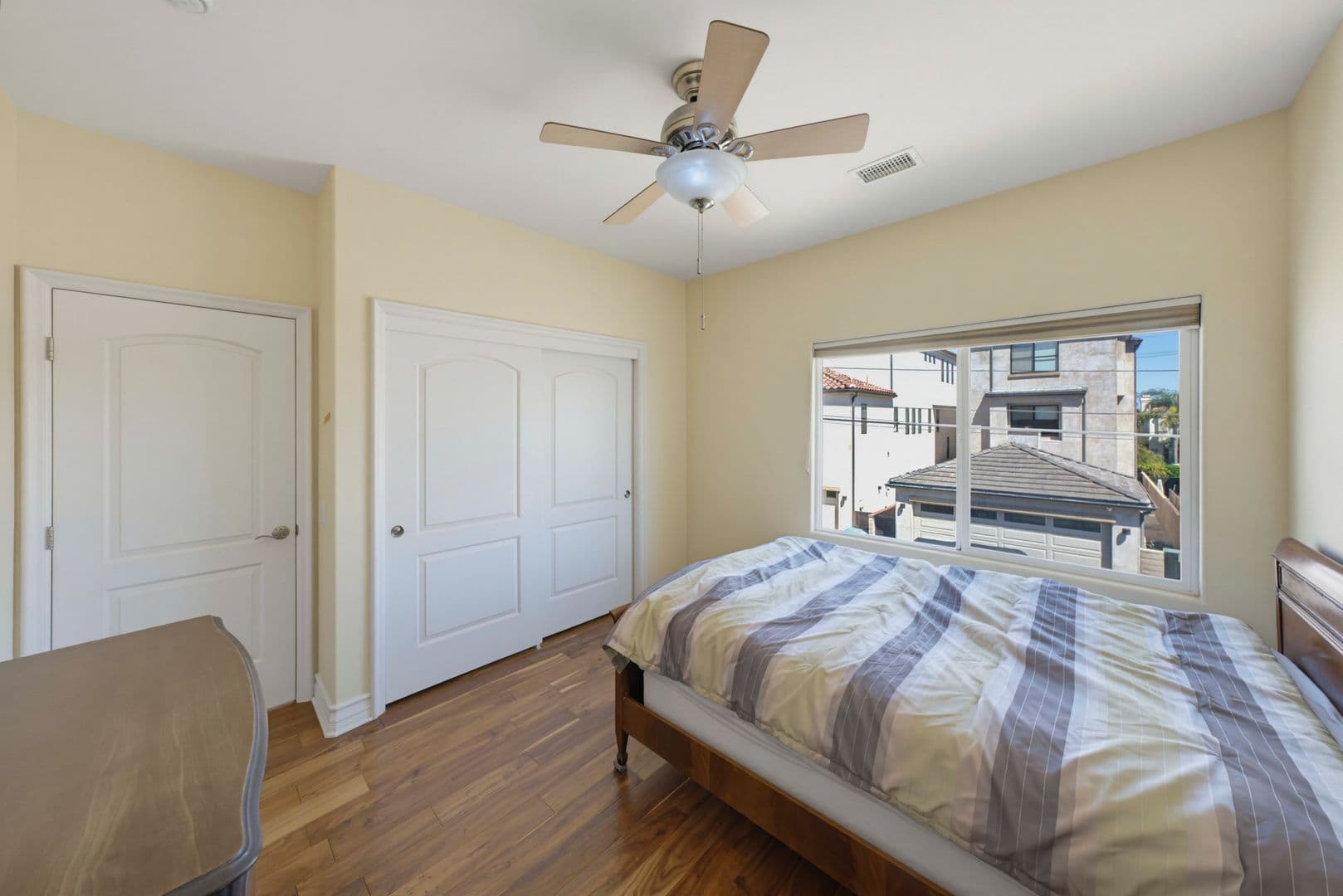 Huntington Beach House: 1020 California