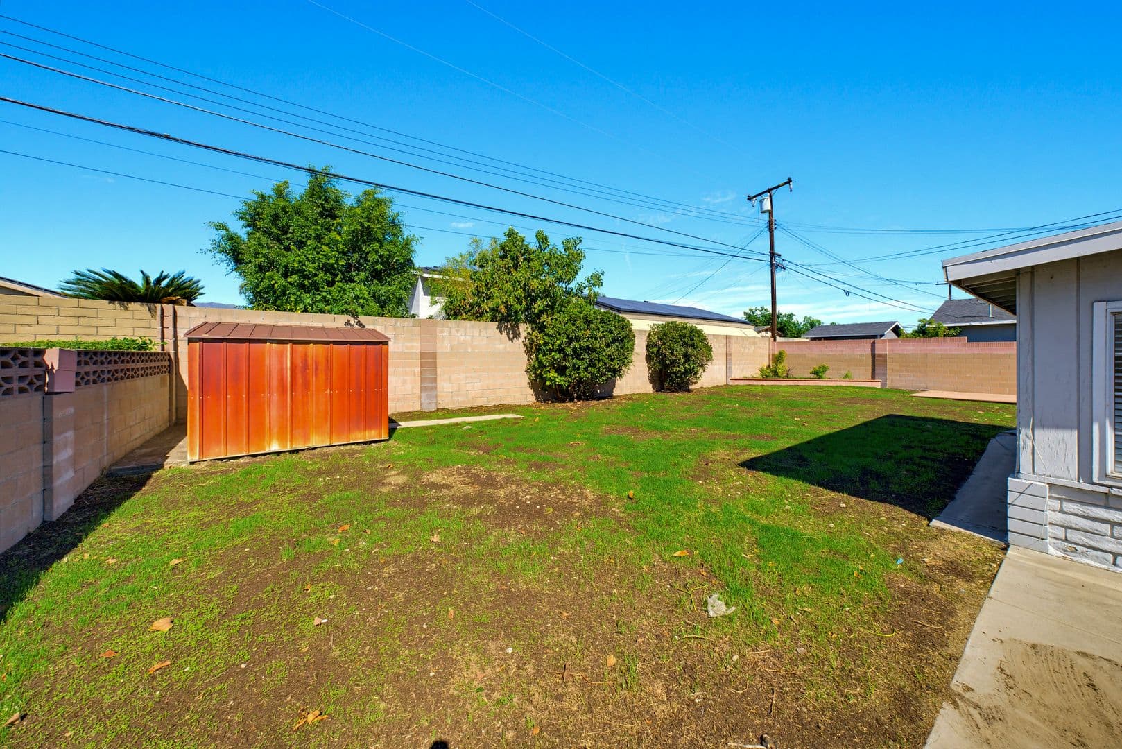 Montclair House: 5564 Princeton St