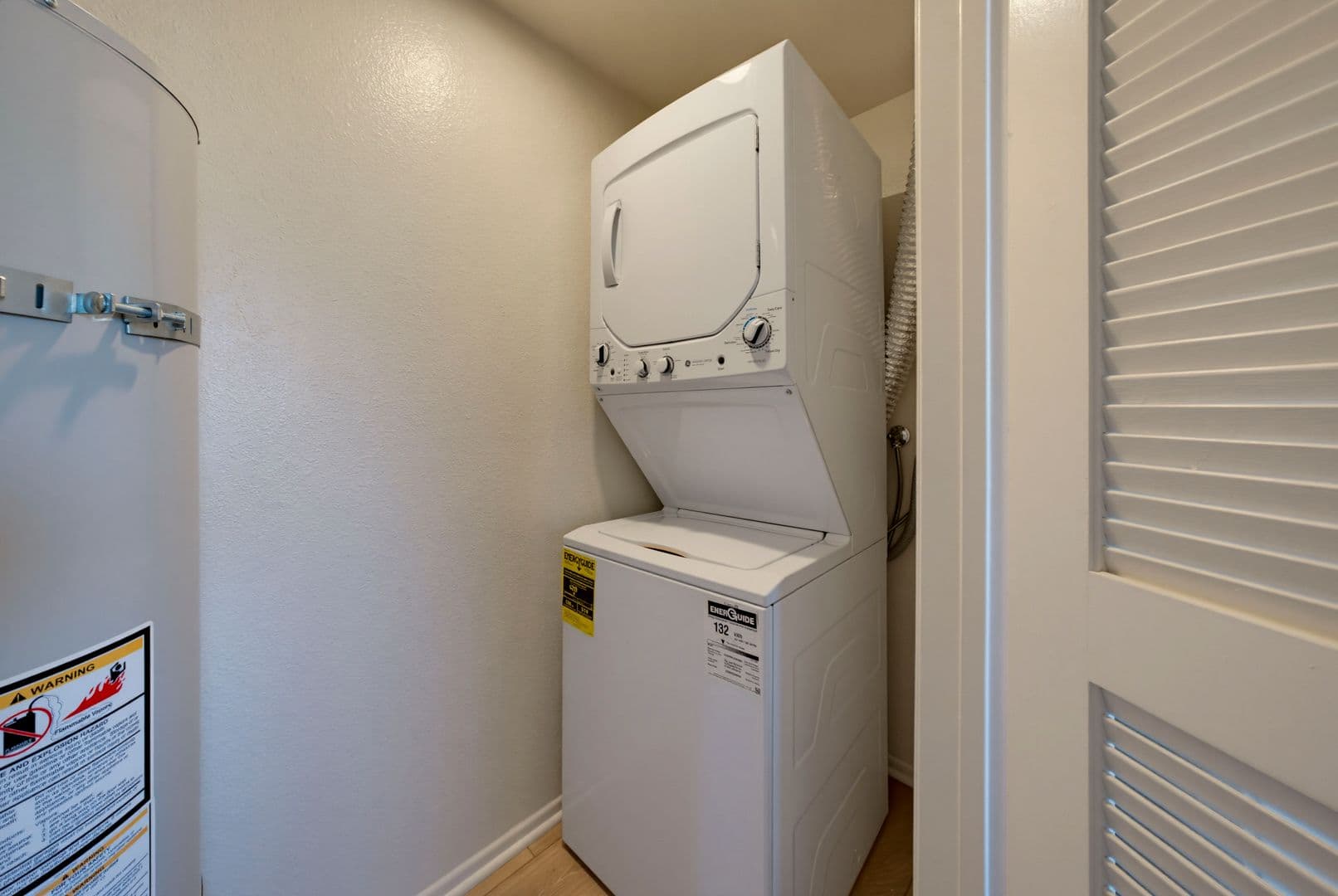 North Hollywood Apartment: 5038 Cahuenga Blvd