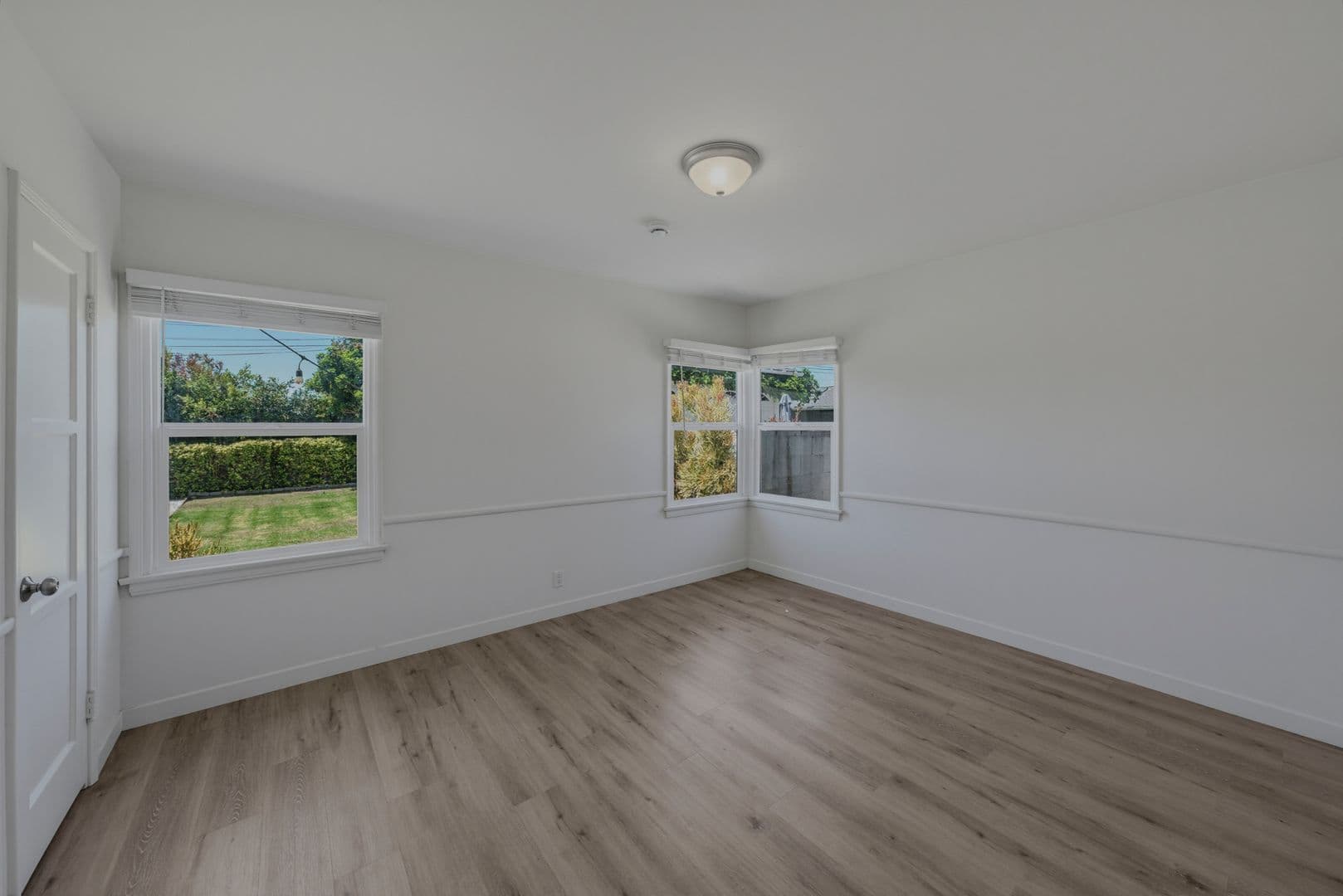 Los Angeles House: 8339 Kenyon Ave