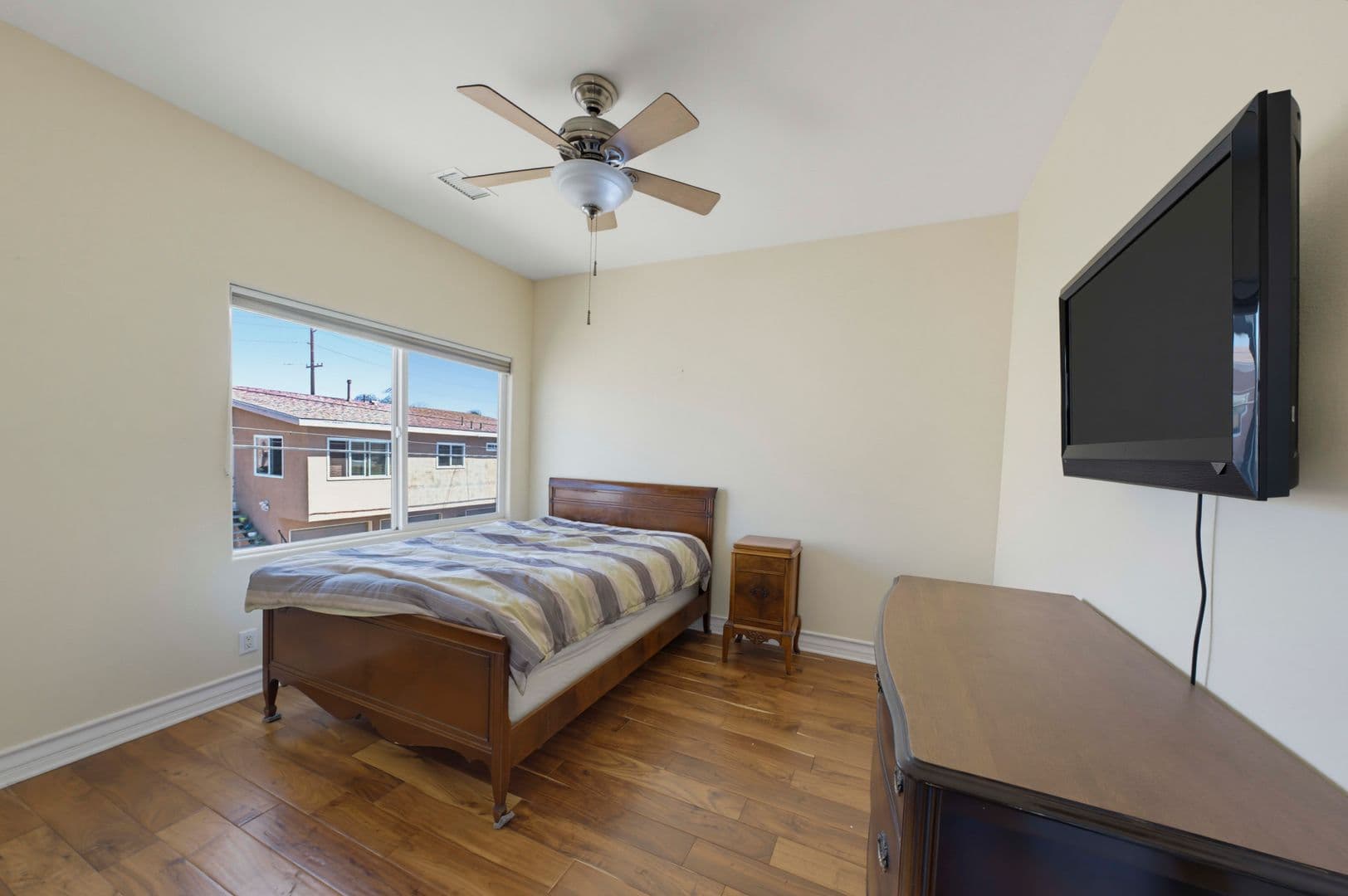 Huntington Beach House: 1020 California