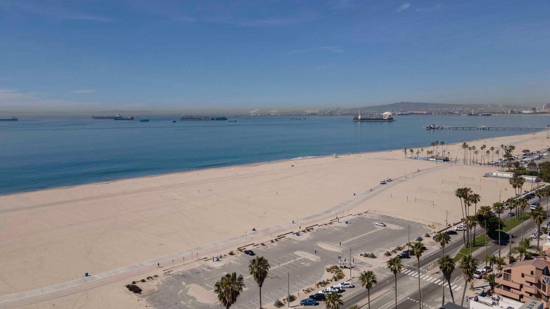 Long Beach Apartment: 75 Glendora Ave