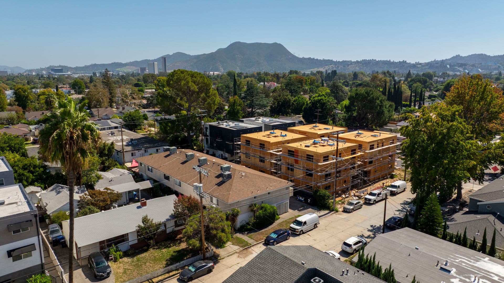 North Hollywood Apartment: 5018 Denny Ave