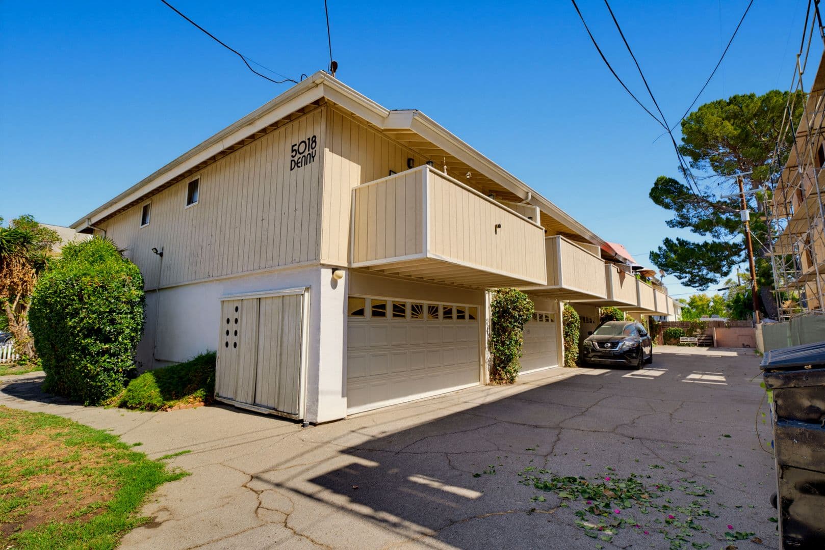 North Hollywood Apartment: 5018 Denny Ave