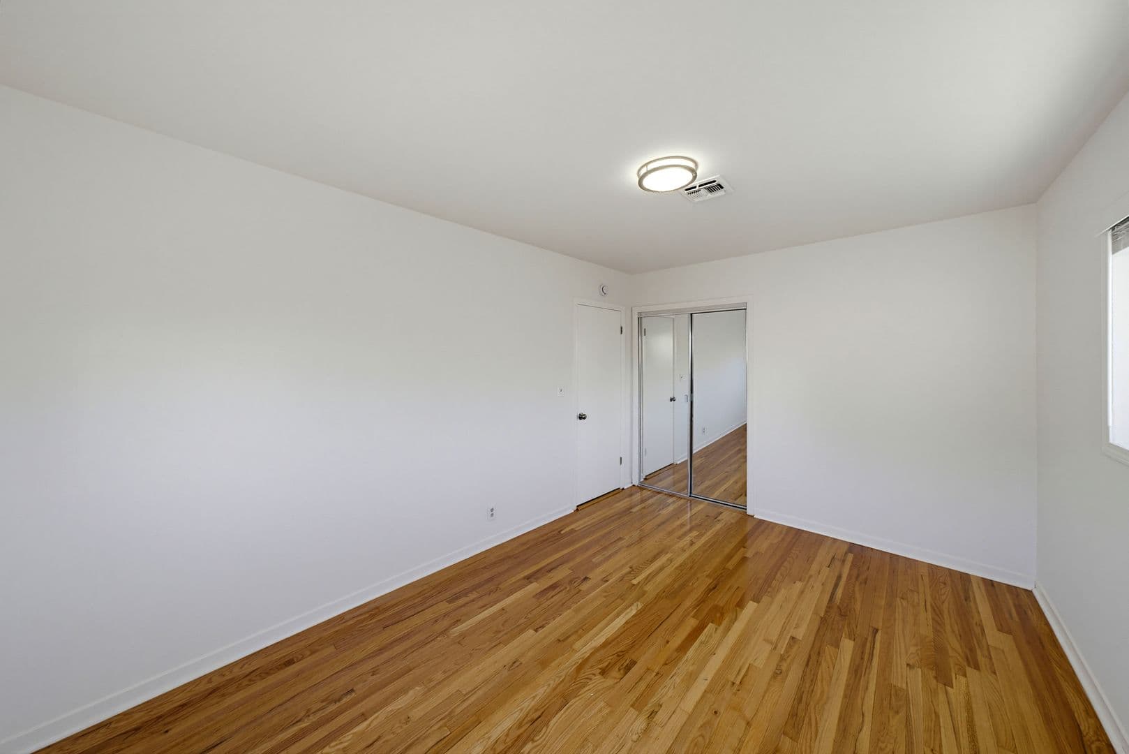 Montclair House: 5564 Princeton St