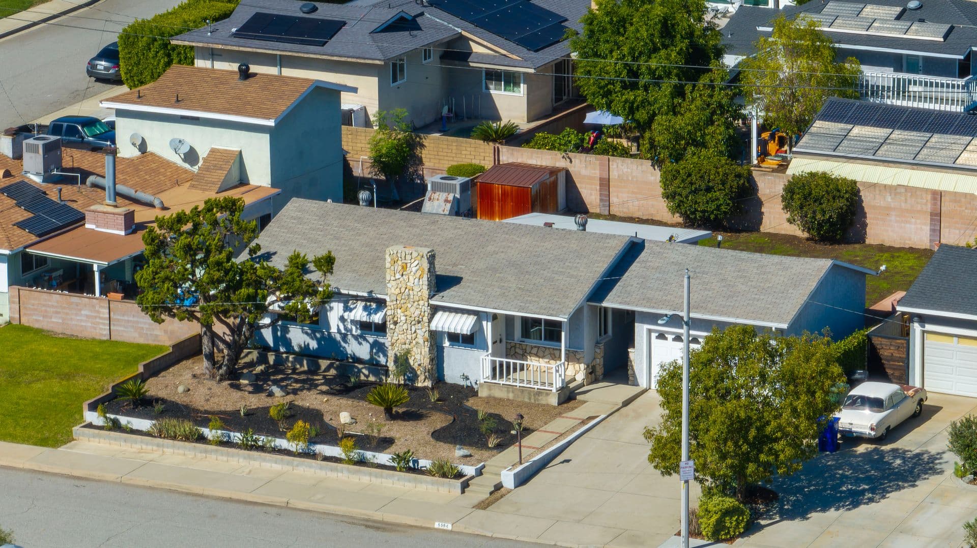 Montclair House: 5564 Princeton St