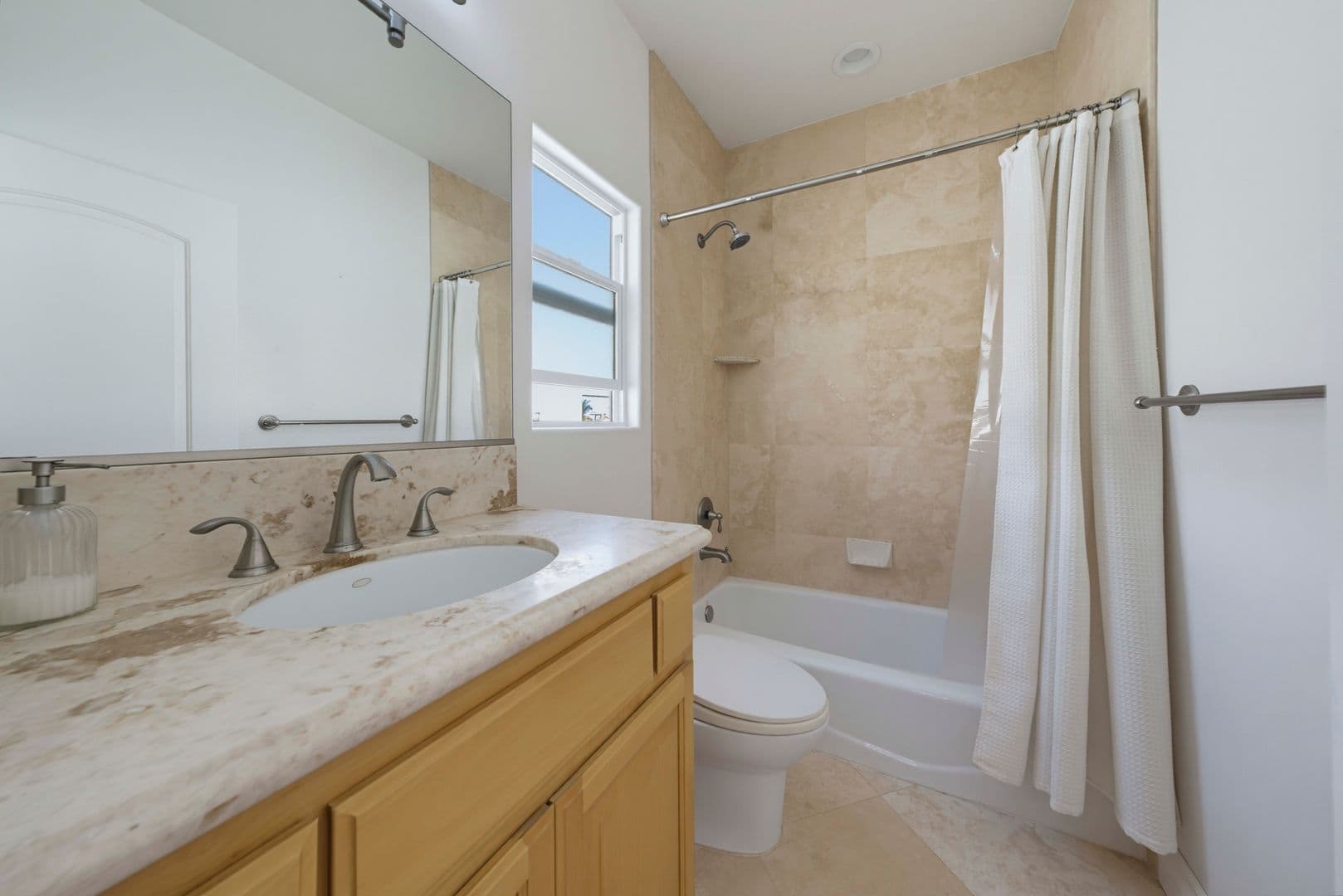 Huntington Beach House: 1020 California