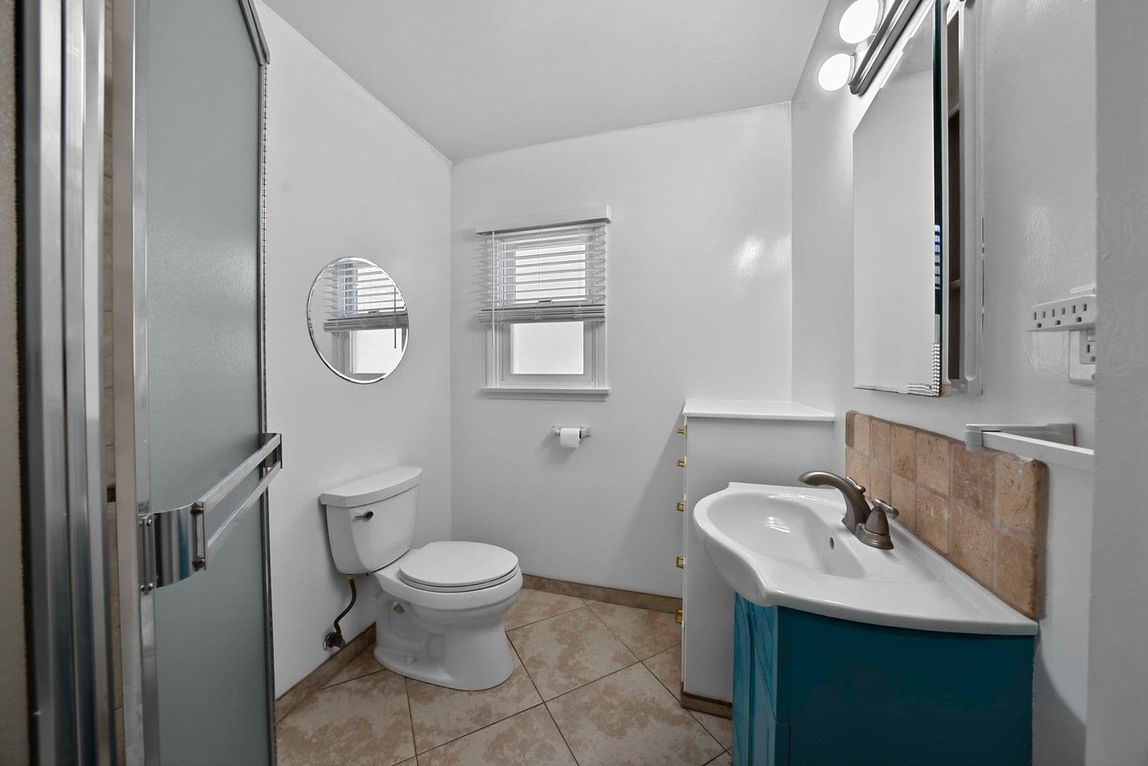 Long Beach Apartment: 75 Glendora Ave