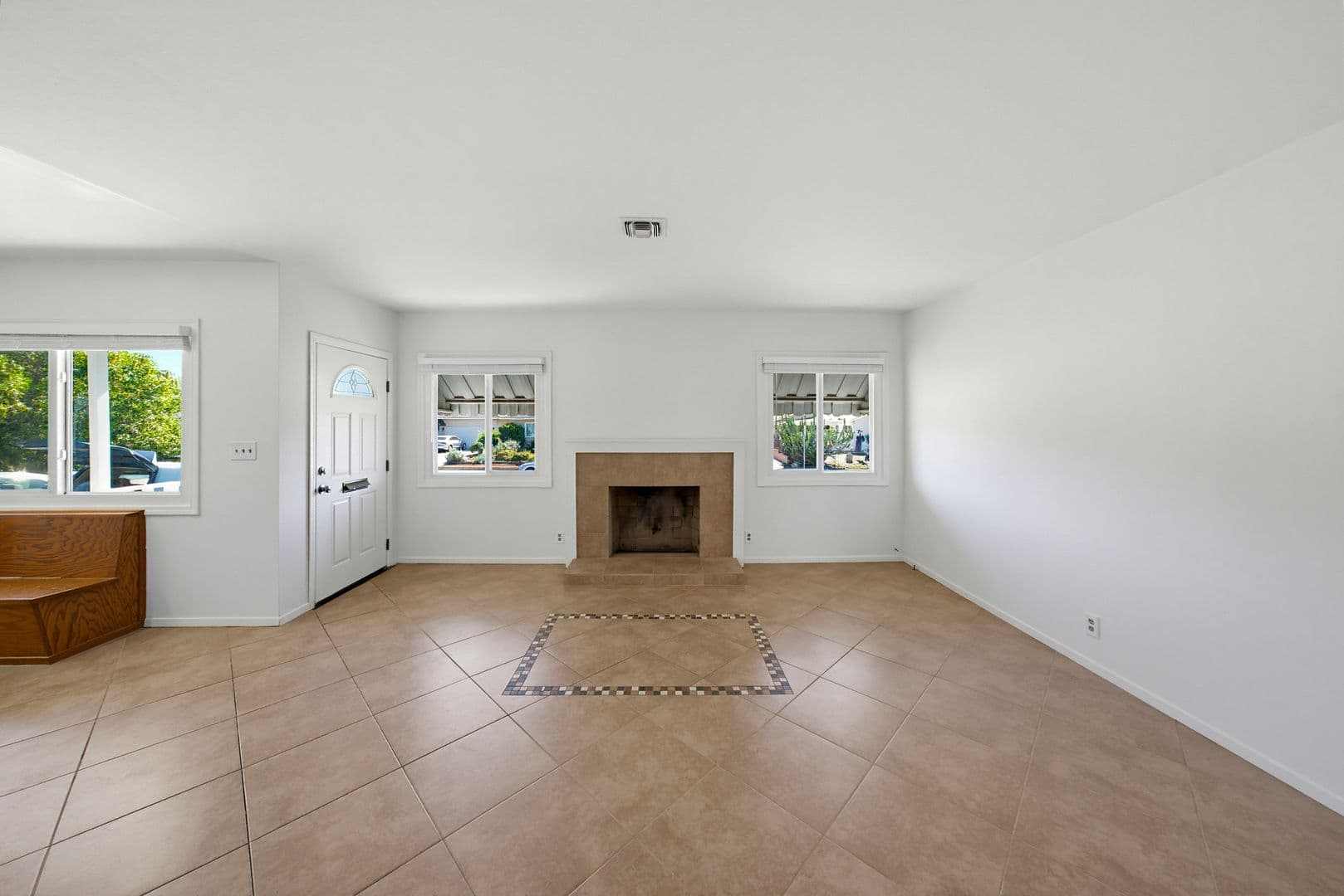 Montclair House: 5564 Princeton St