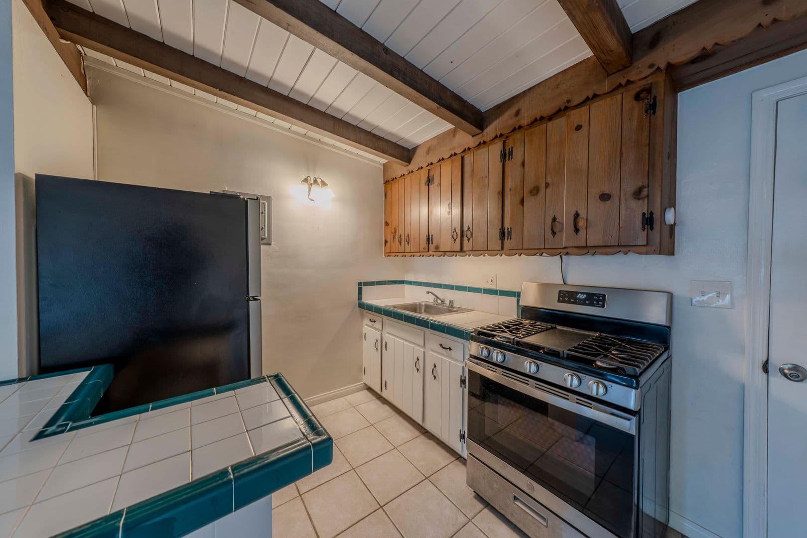 Costa Mesa Apartment: 130 East 20th Street