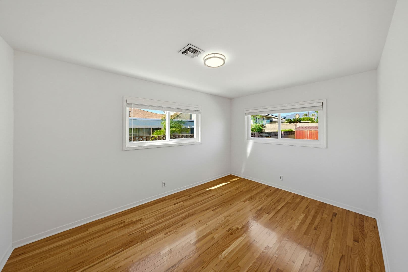 Montclair House: 5564 Princeton St