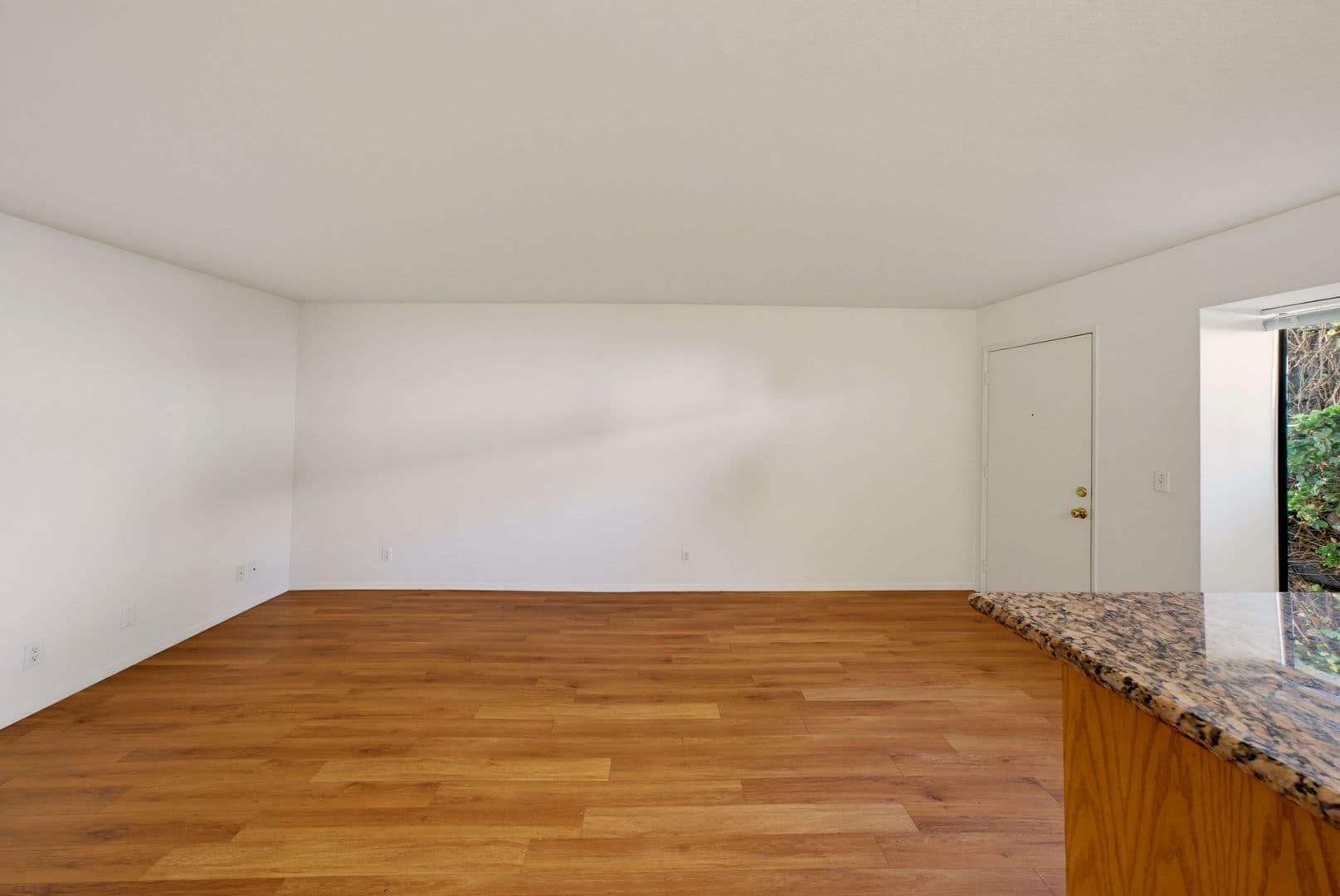 North Hollywood Apartment: 5018 Denny Ave