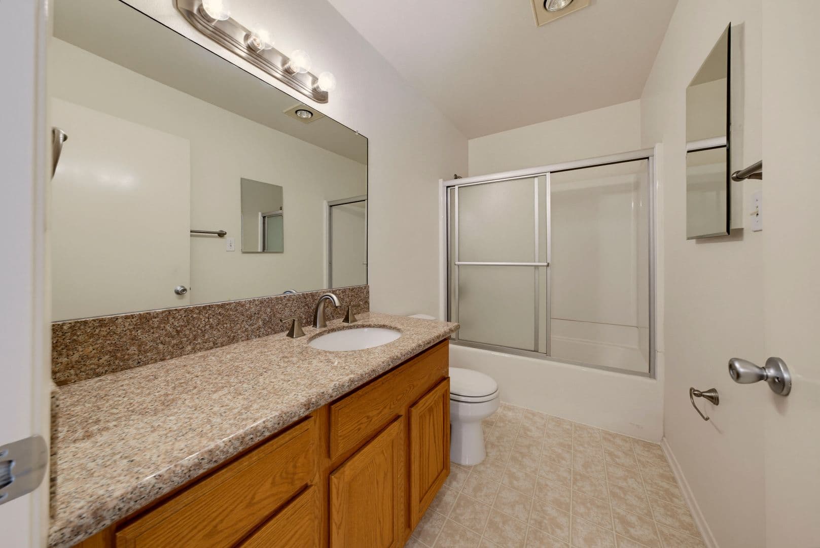 North Hollywood Apartment: 5018 Denny Ave