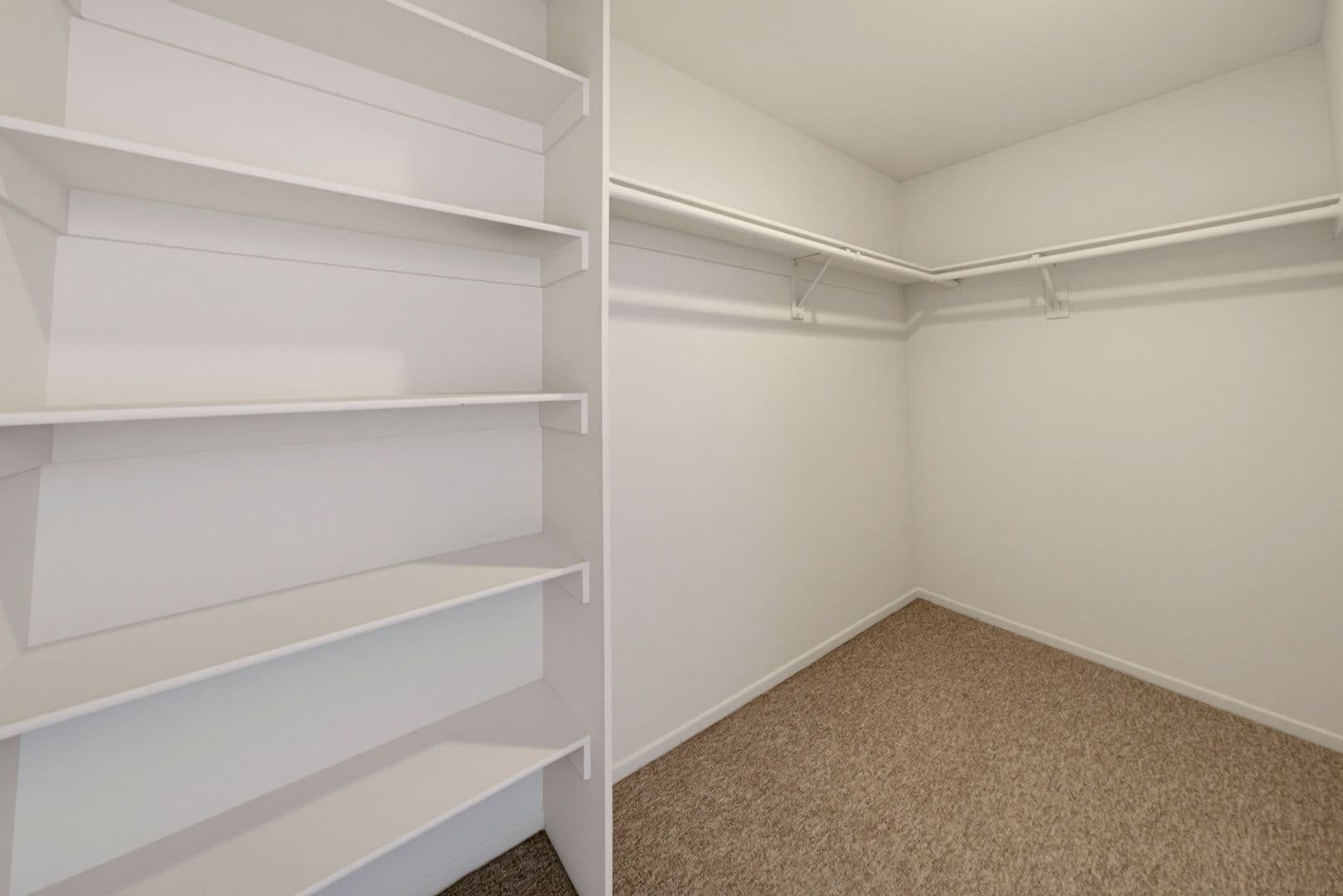 North Hollywood Apartment: 5018 Denny Ave