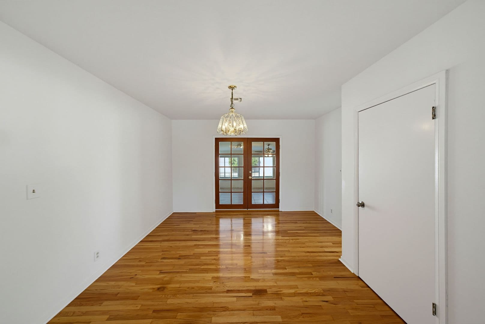 Montclair House: 5564 Princeton St