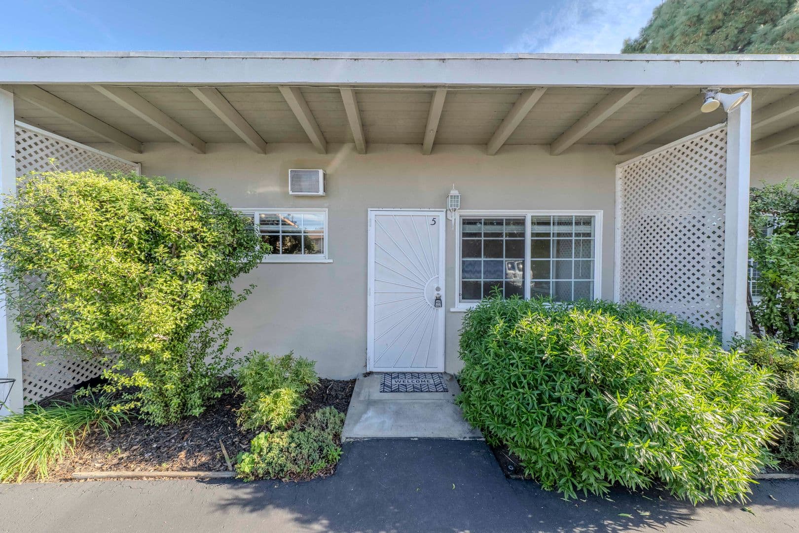 Costa Mesa Apartment: 130 East 20th Street