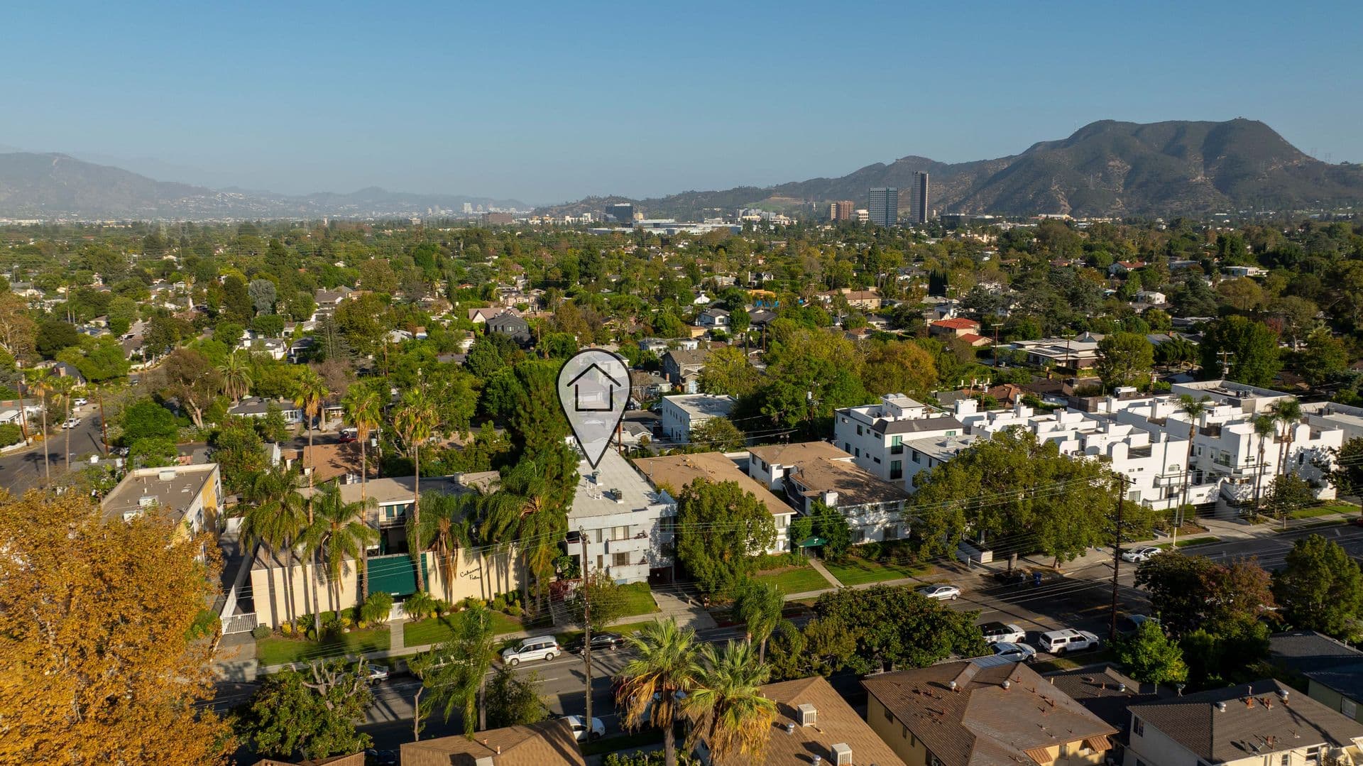North Hollywood Apartment: 5038 Cahuenga Blvd