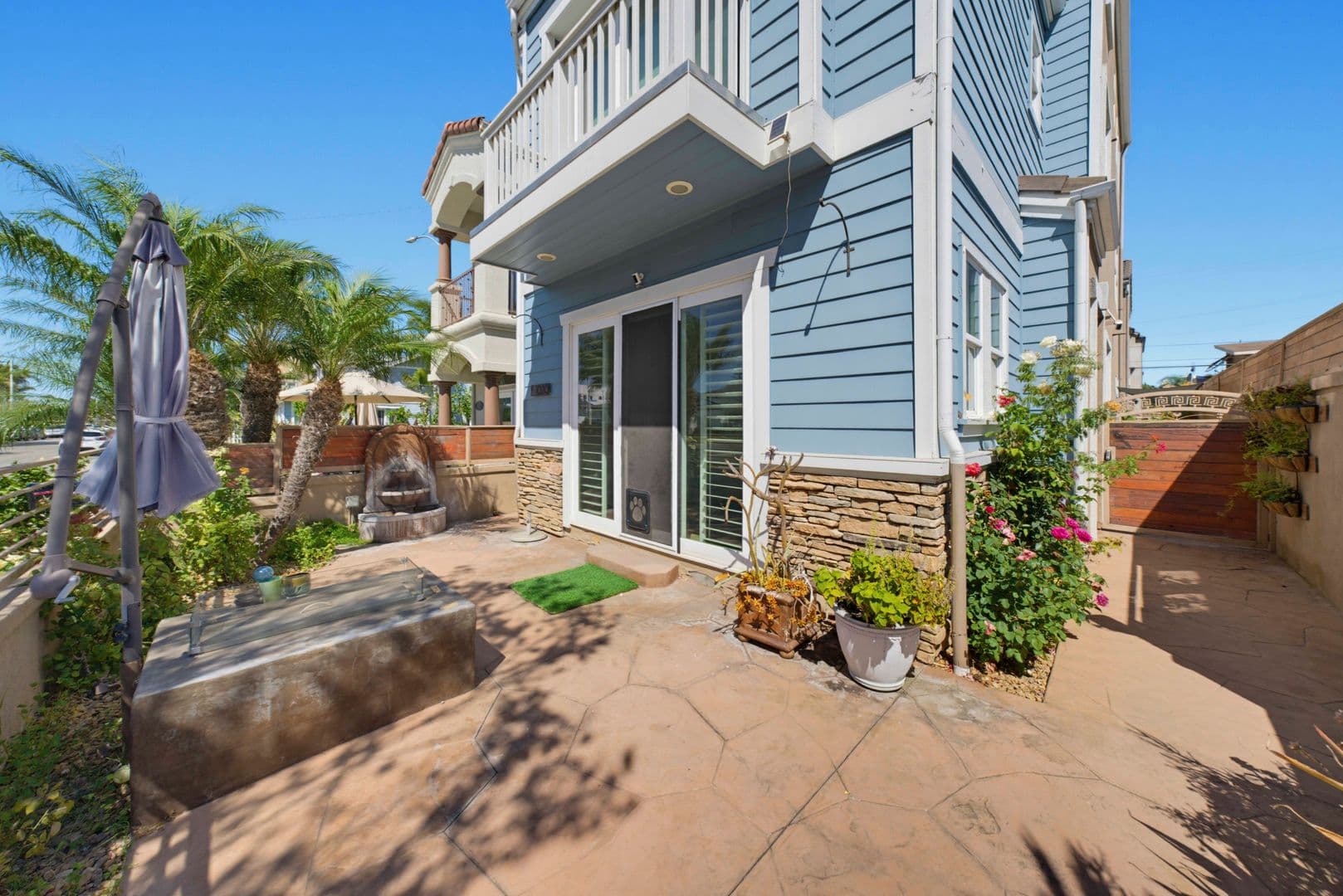 Huntington Beach House: 1020 California