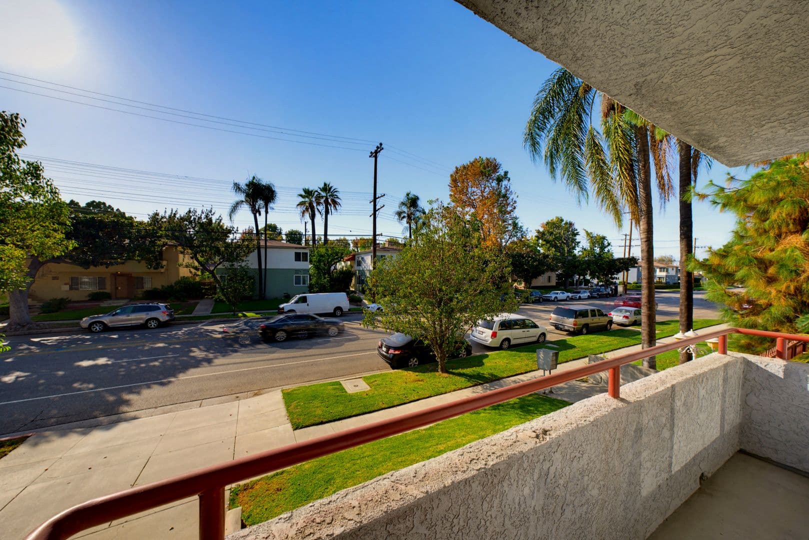 North Hollywood Apartment: 5038 Cahuenga Blvd