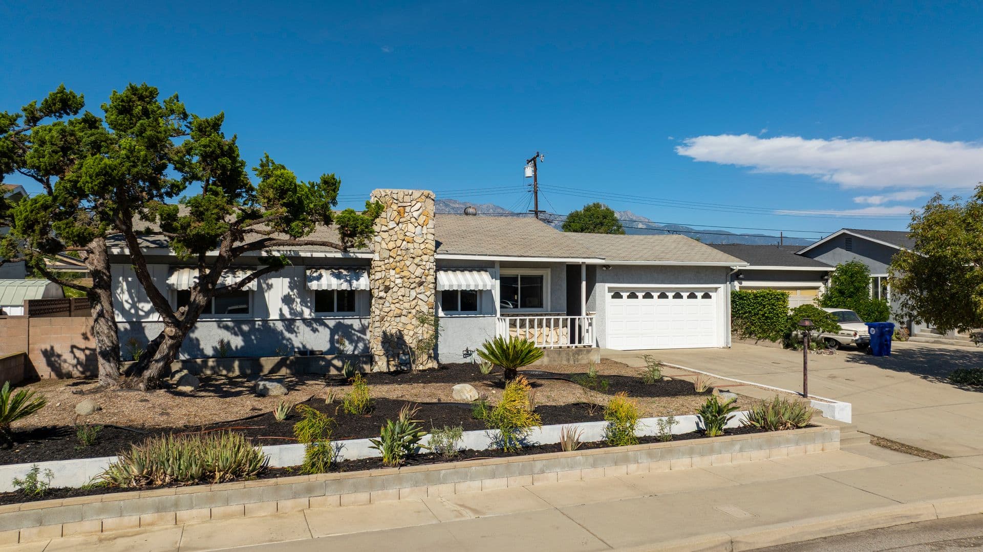 Montclair House: 5564 Princeton St