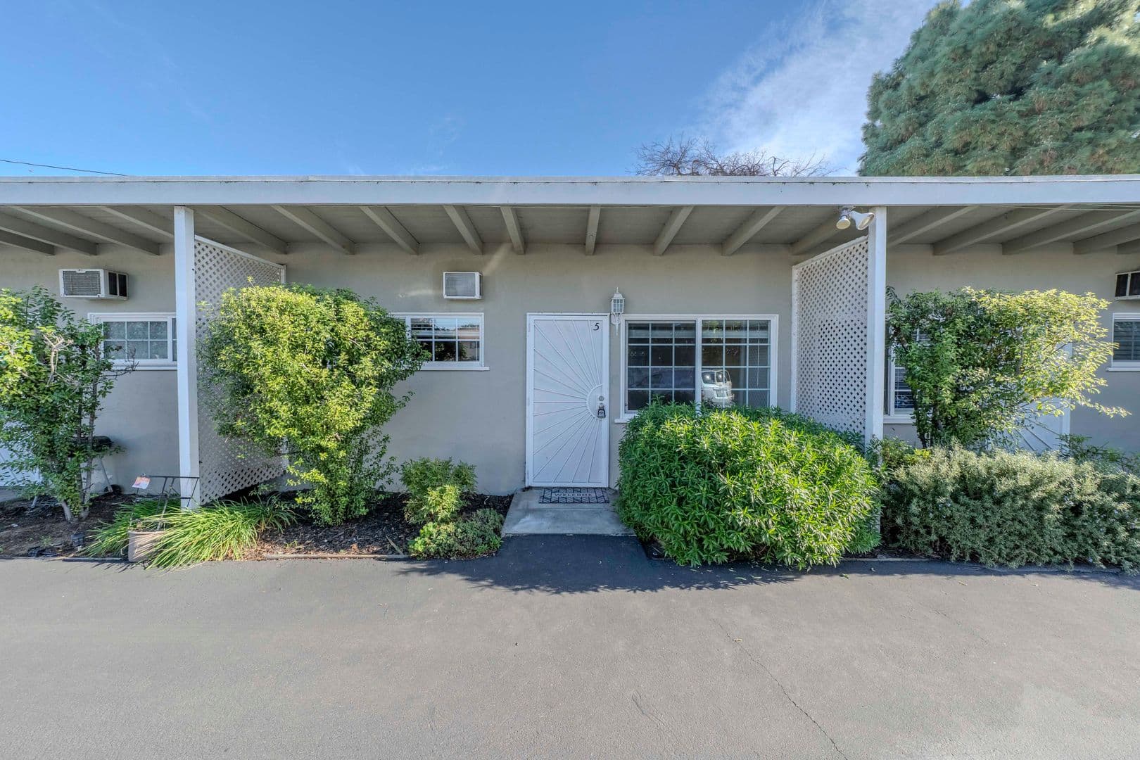 Costa Mesa Apartment: 130 East 20th Street