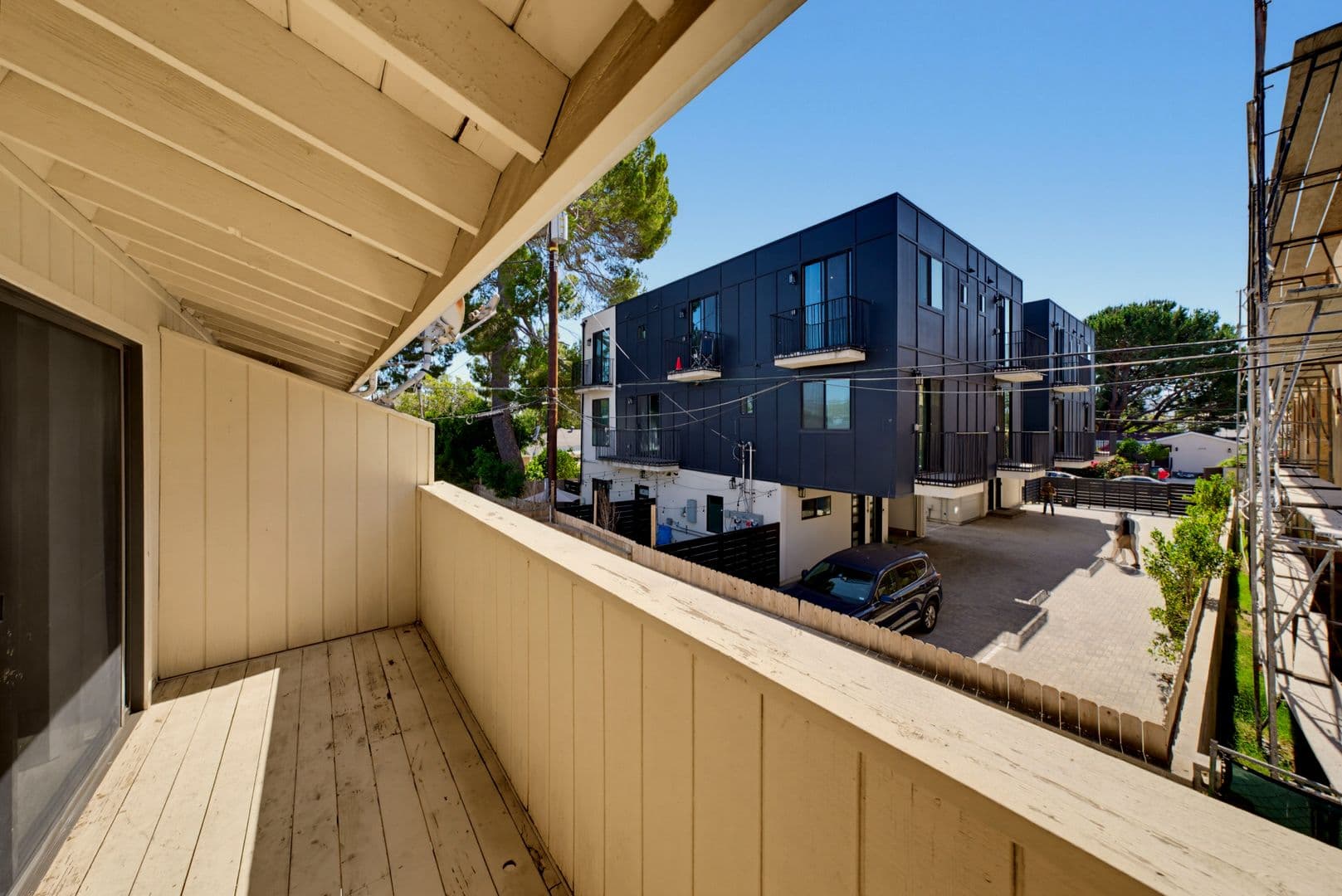 North Hollywood Apartment: 5018 Denny Ave