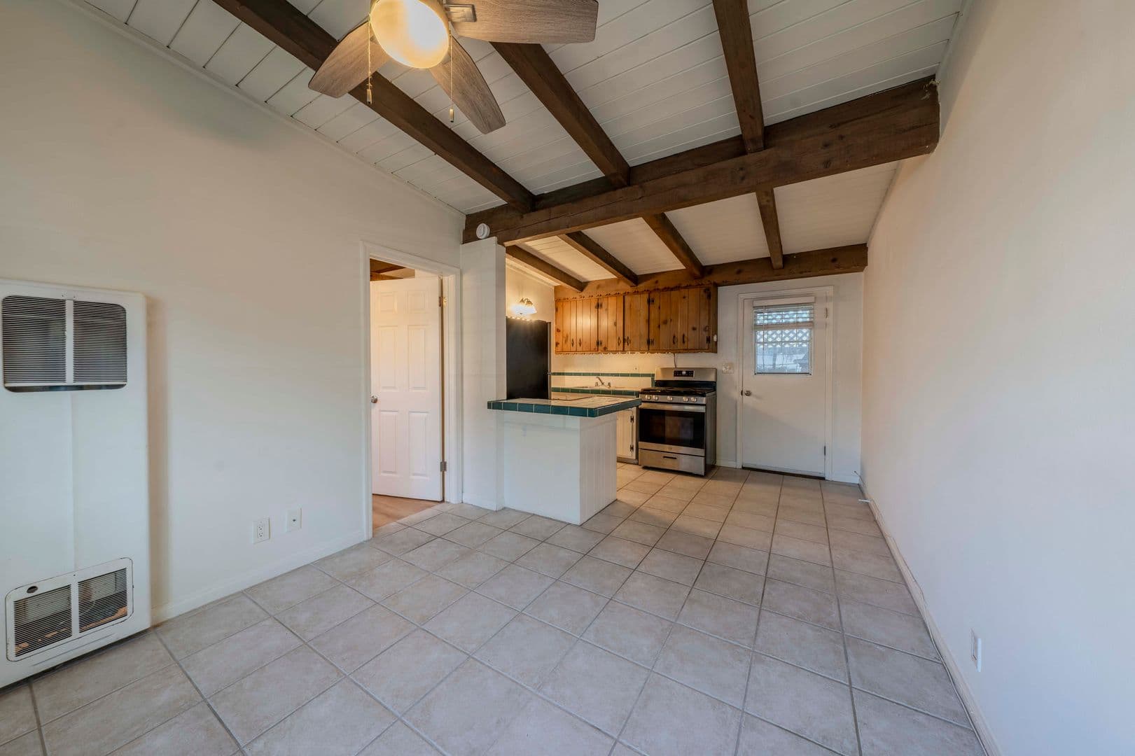 Costa Mesa Apartment: 130 East 20th Street