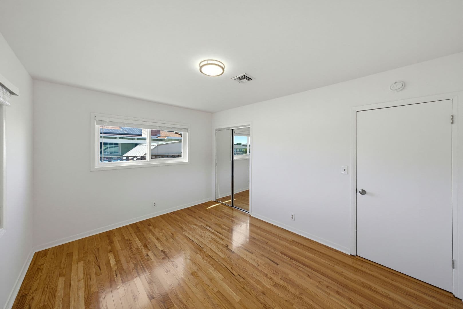 Montclair House: 5564 Princeton St