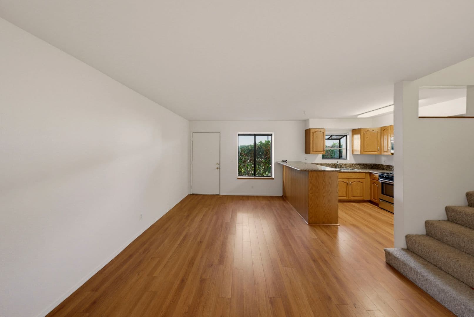 North Hollywood Apartment: 5018 Denny Ave