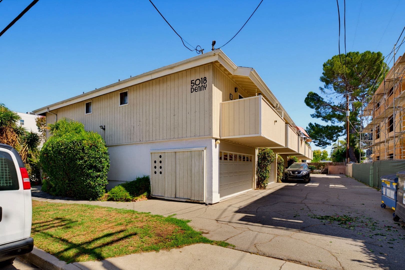 North Hollywood Apartment: 5018 Denny Ave