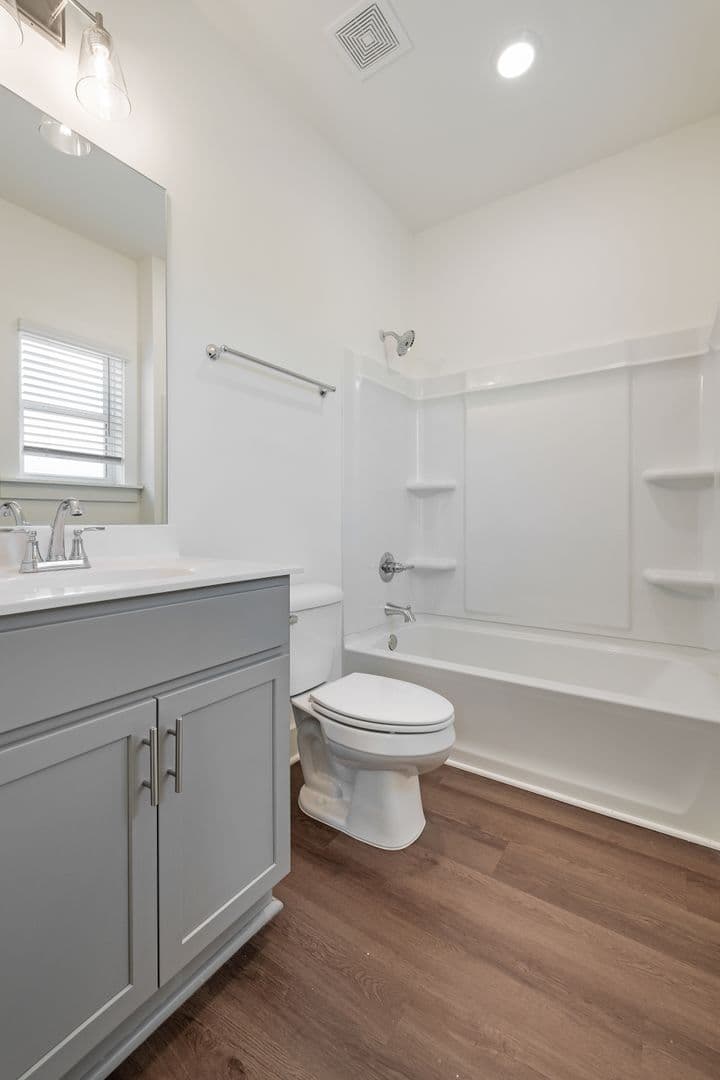 Irondale House: 4122 Prentice St