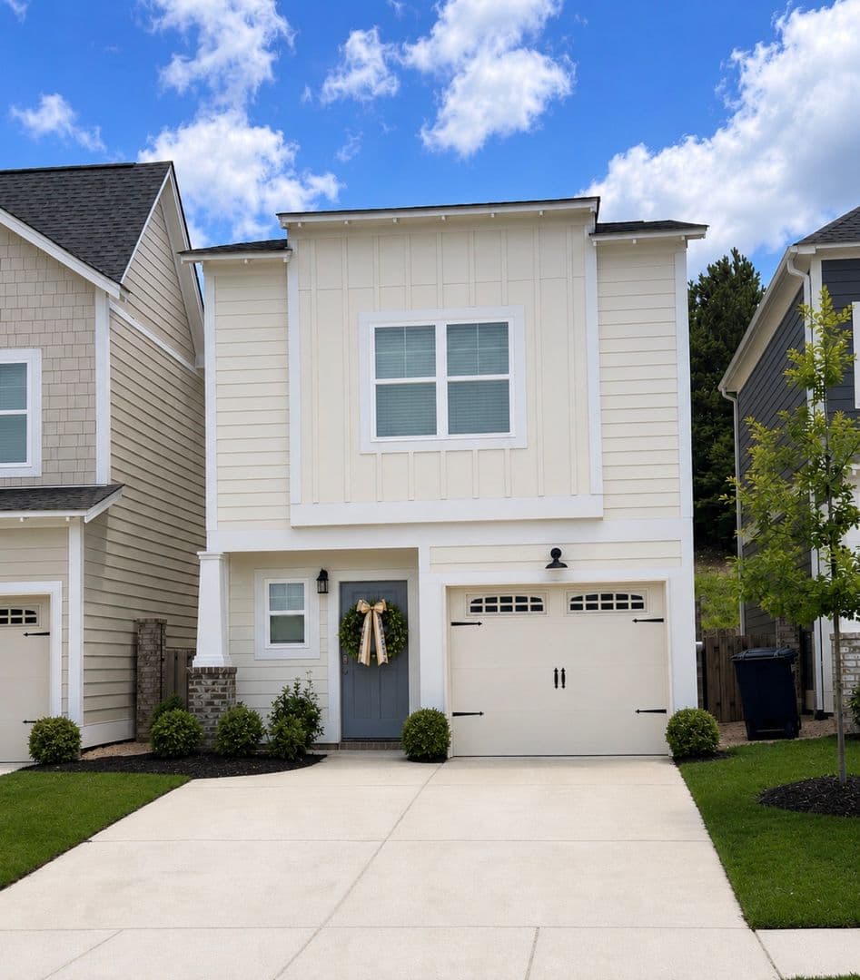 Pelham House: 208 Huntley Knoll Drive