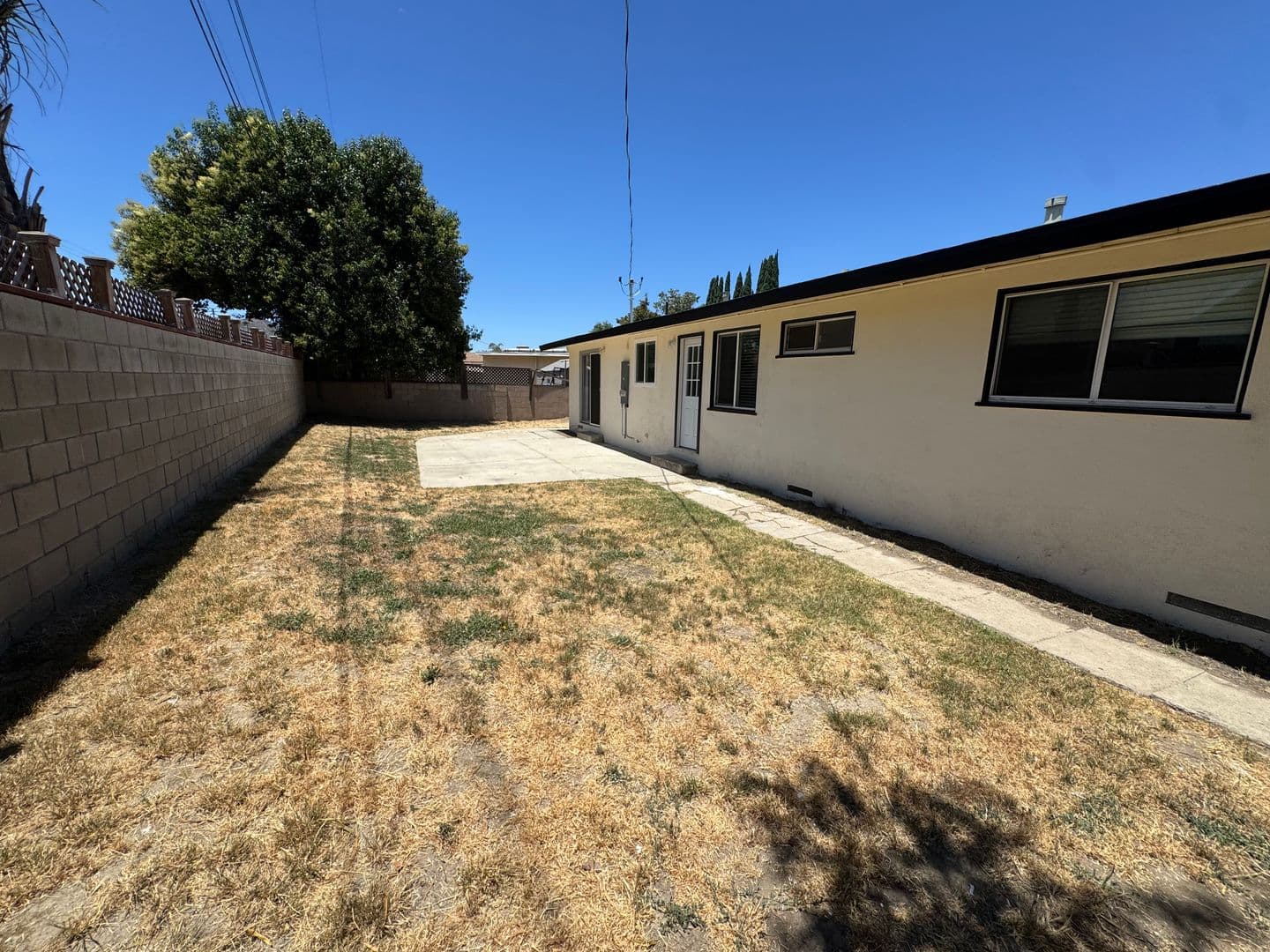 Simi Valley House: 760 Dennis Avenue