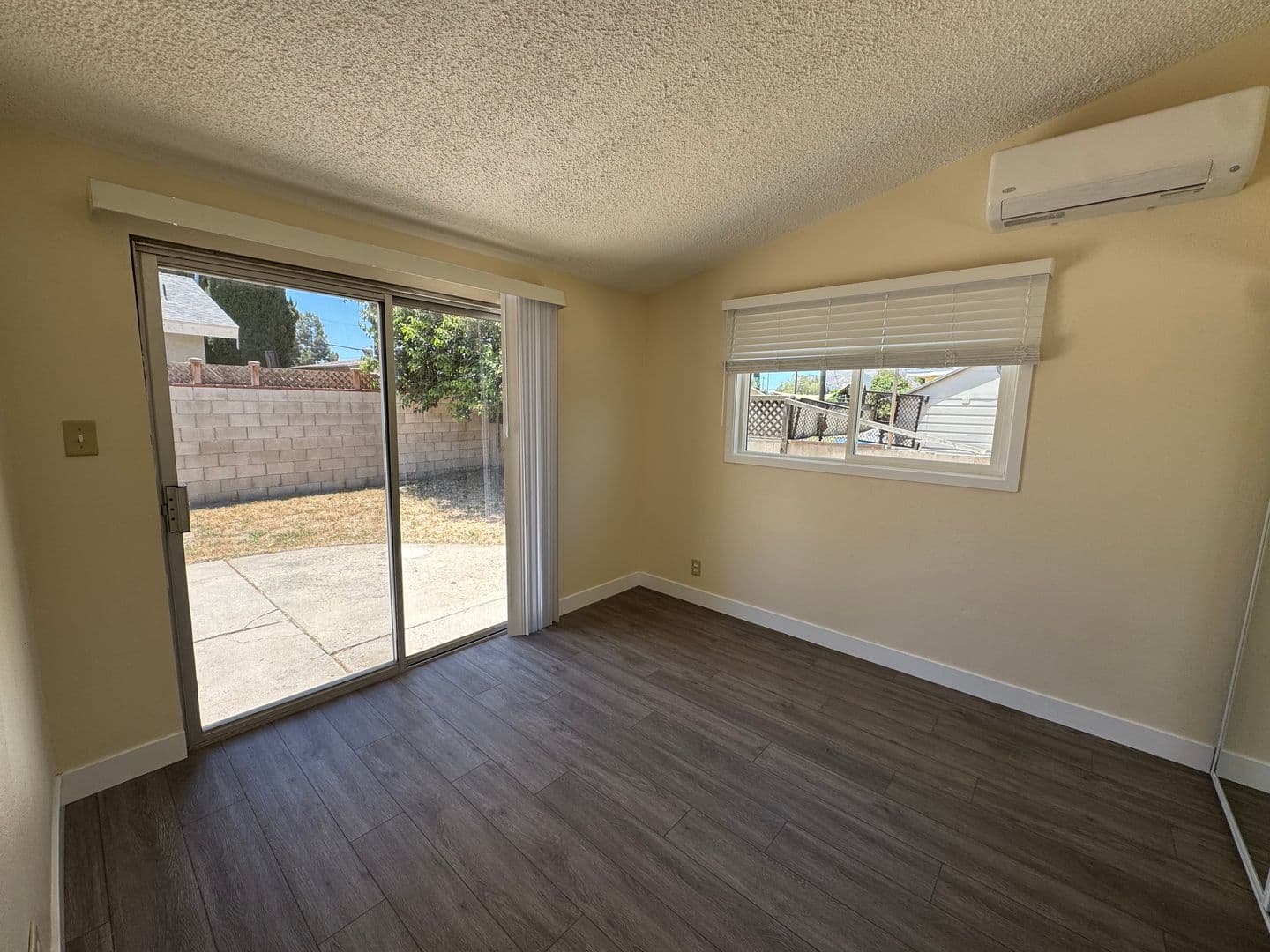 Simi Valley House: 760 Dennis Avenue