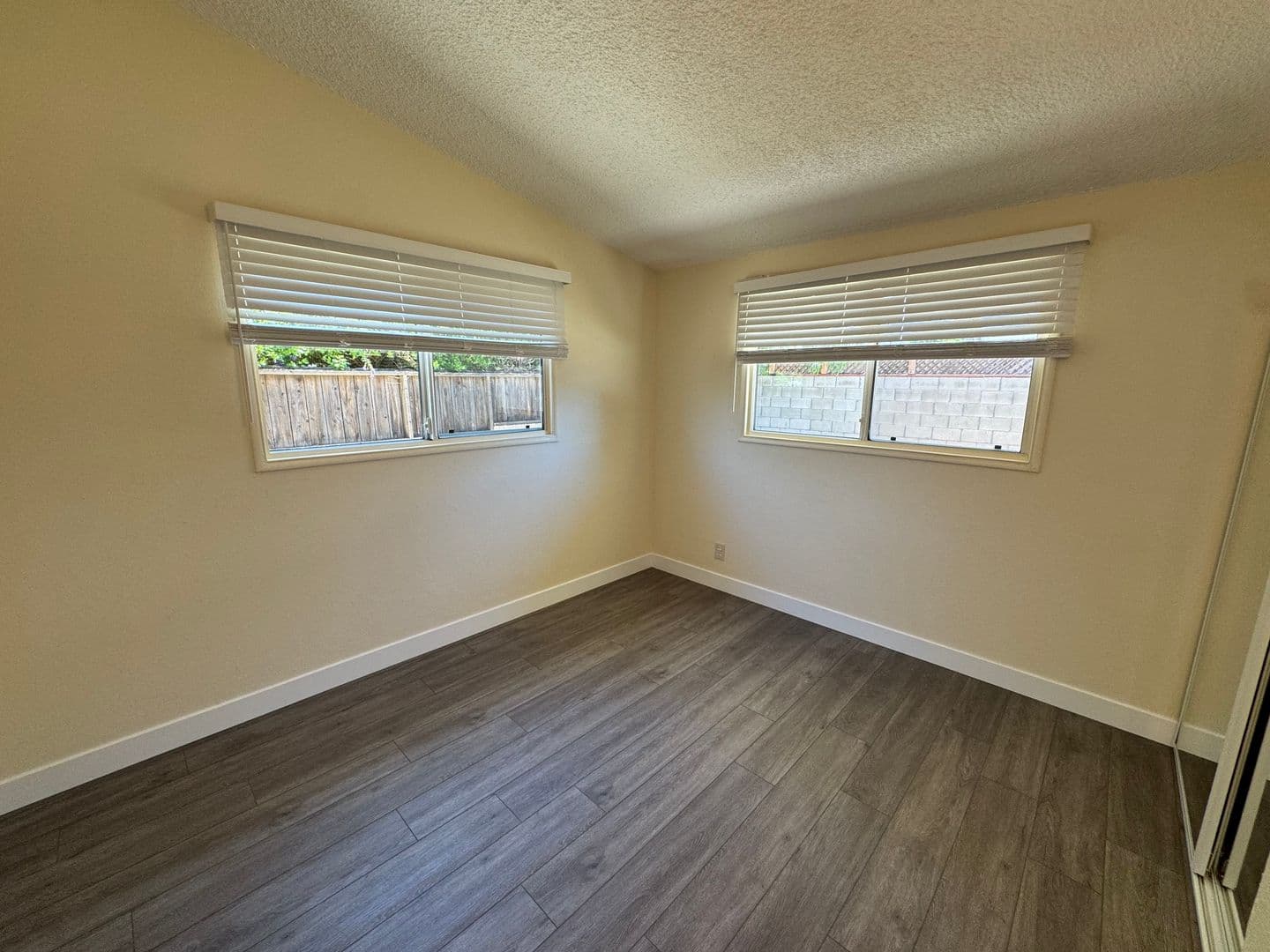 Simi Valley House: 760 Dennis Avenue