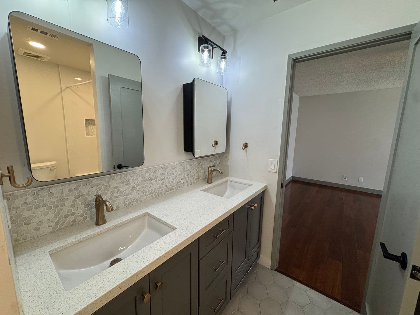Oak Park House: 6860 Poppyview Drive