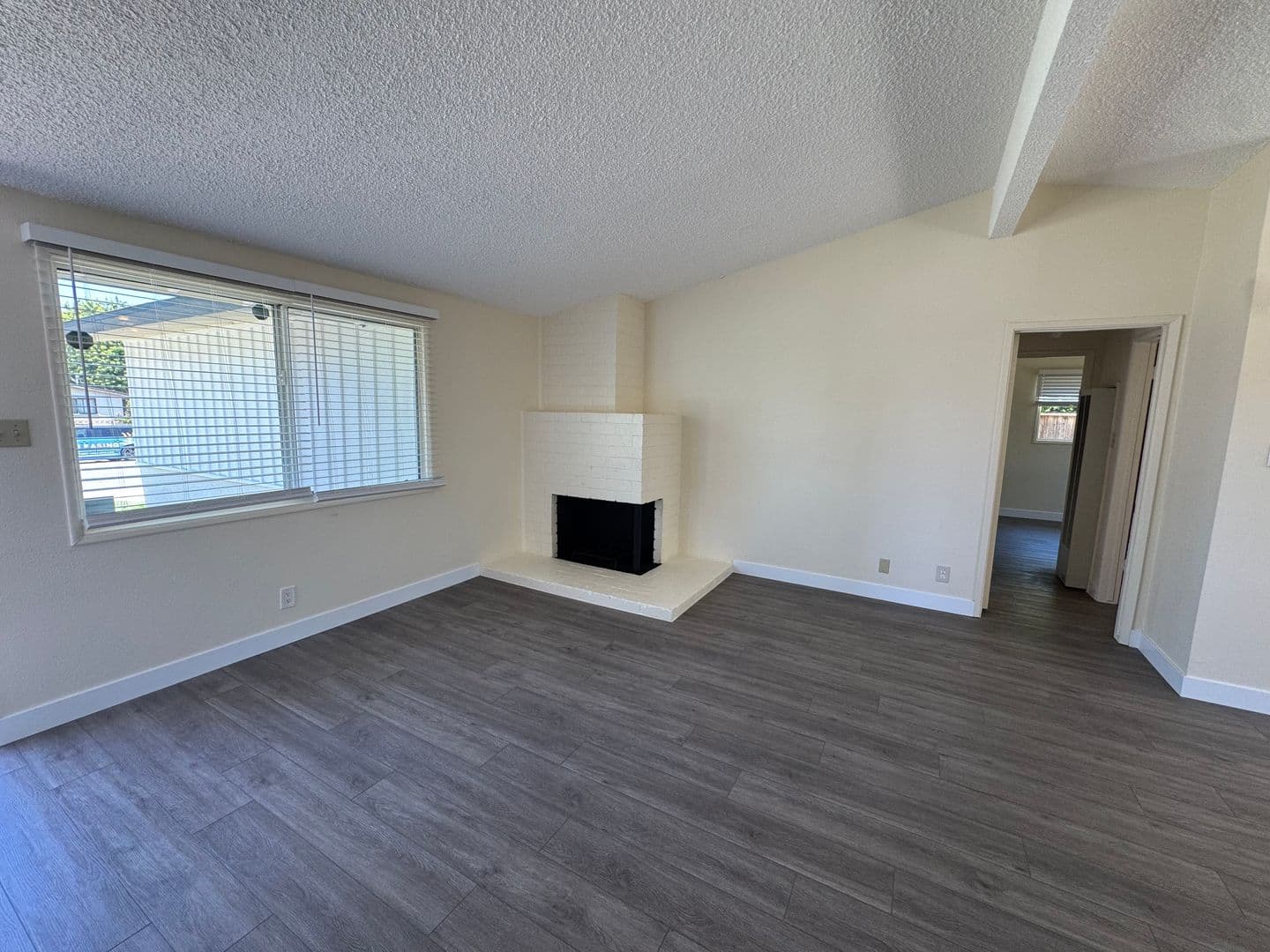 Simi Valley House: 760 Dennis Avenue