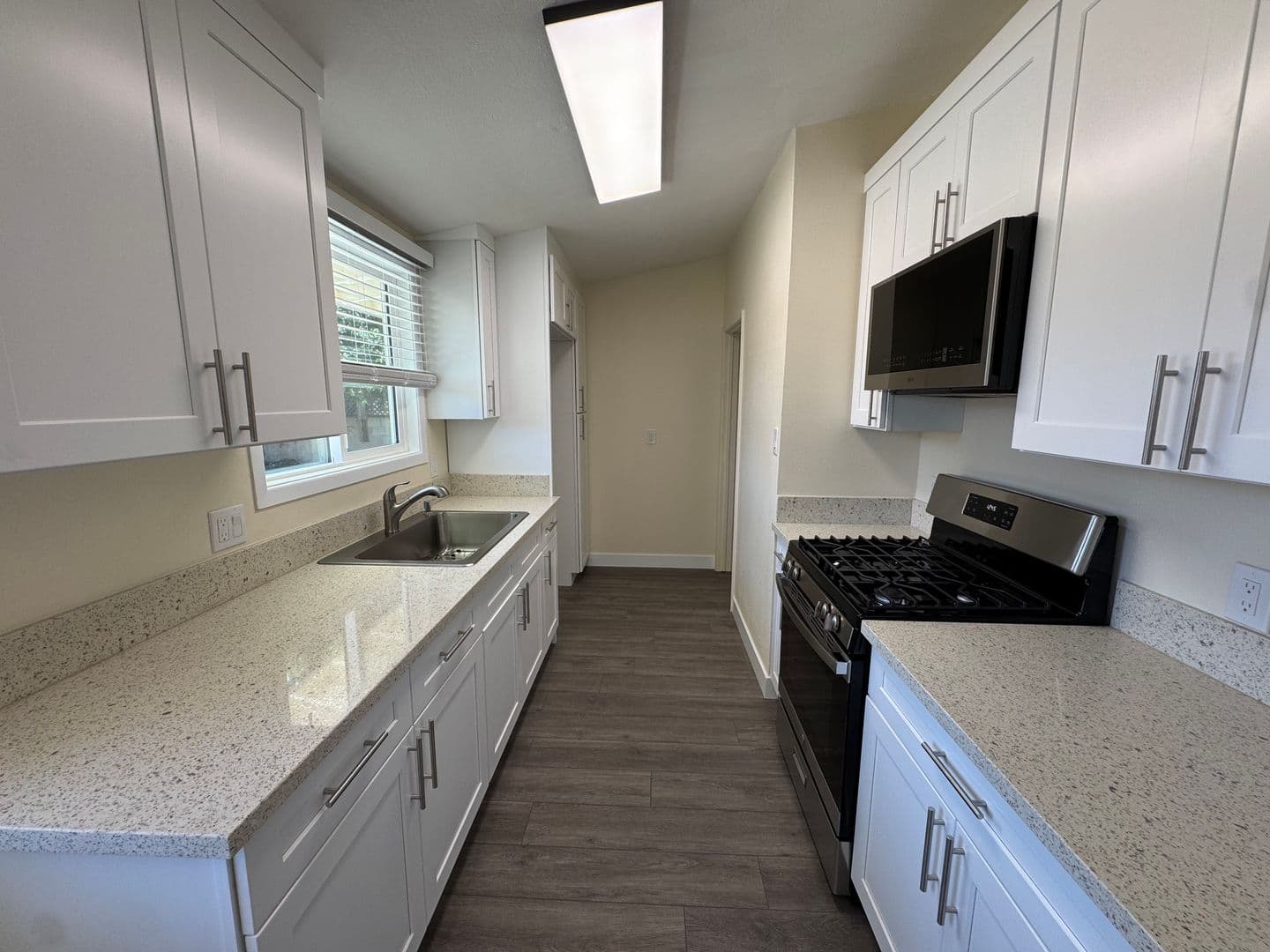 Simi Valley House: 760 Dennis Avenue