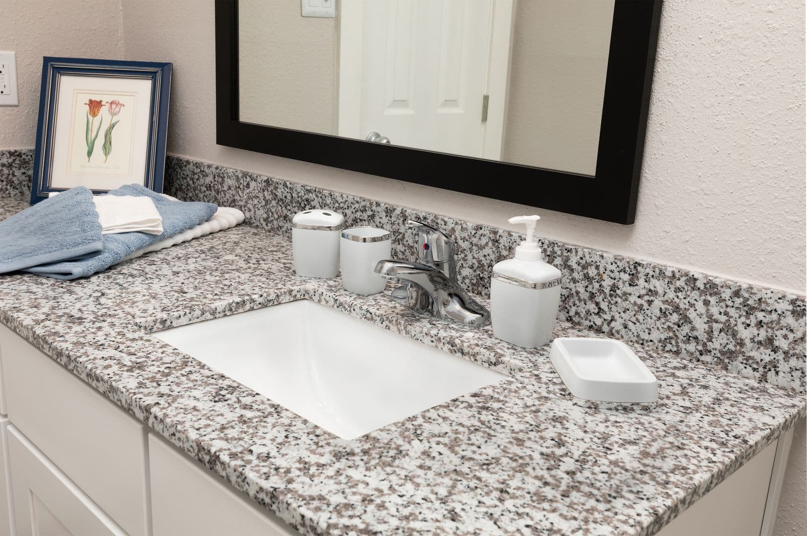 Houston Apartment: 16200 Space Center Blvd