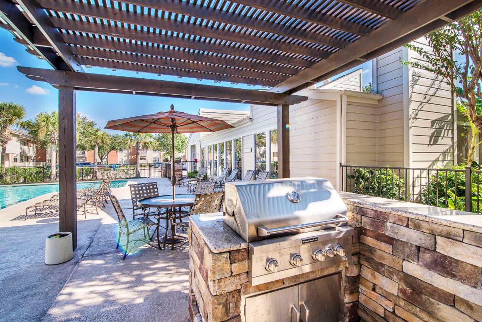 Houston Apartment: 16200 Space Center Blvd