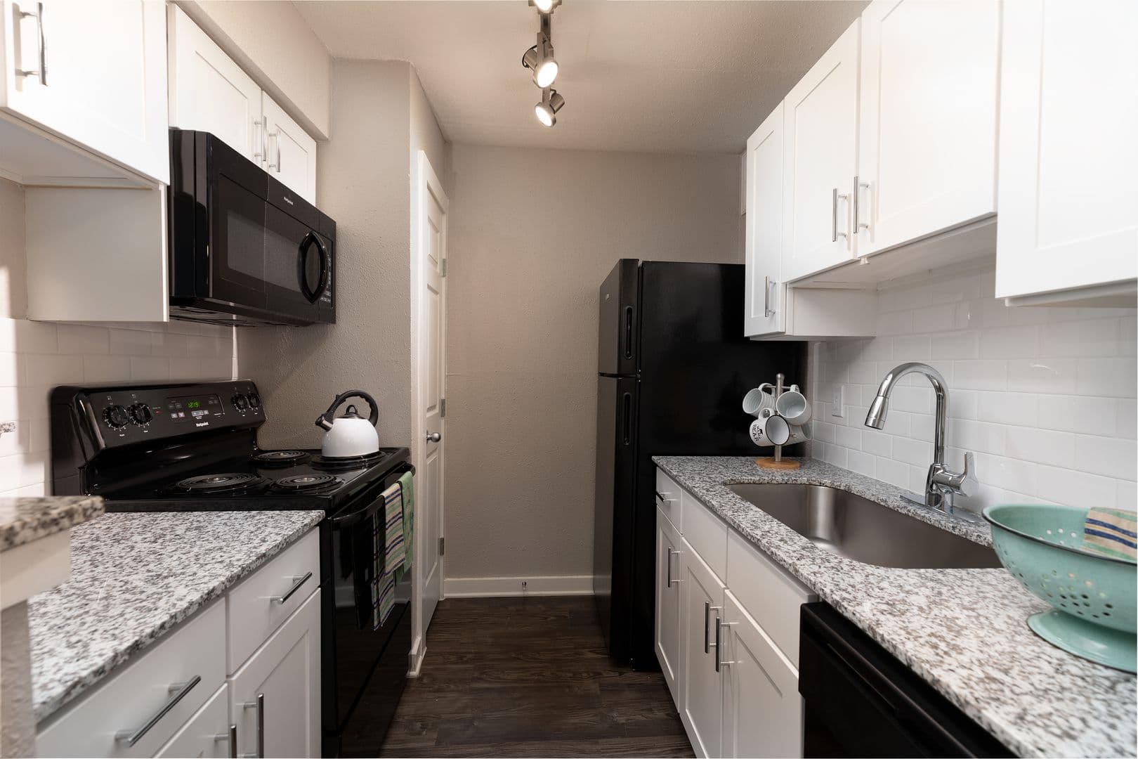 Houston Apartment: 16200 Space Center Blvd