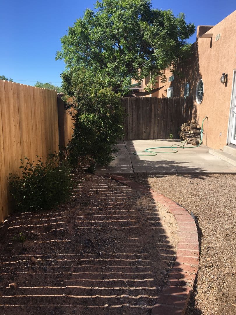 Albuquerque House: 2444 Plaza Vizcaya NW