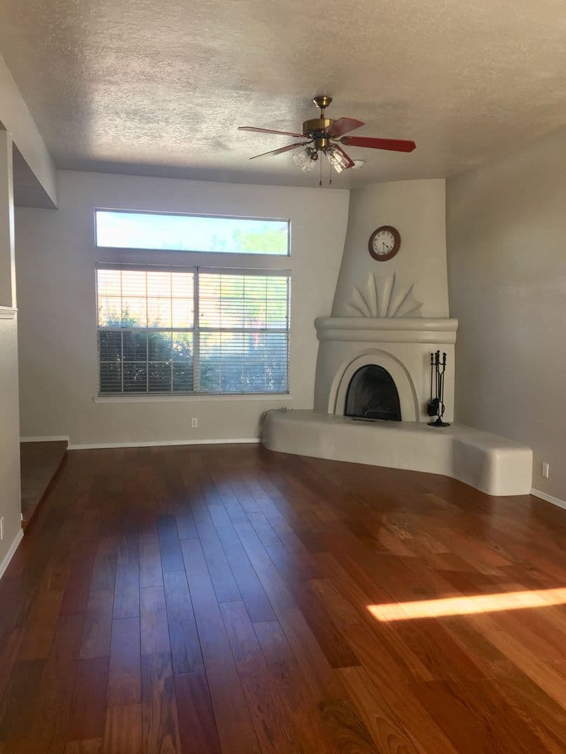 Albuquerque House: 2444 Plaza Vizcaya NW