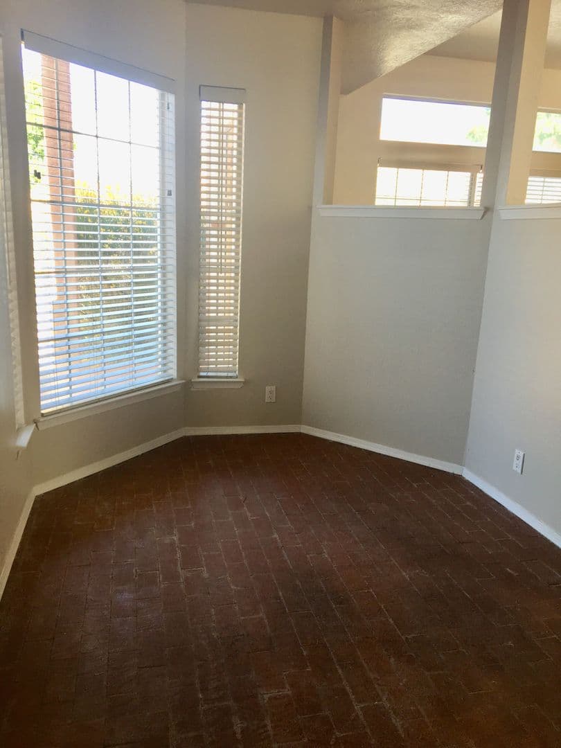 Albuquerque House: 2444 Plaza Vizcaya NW